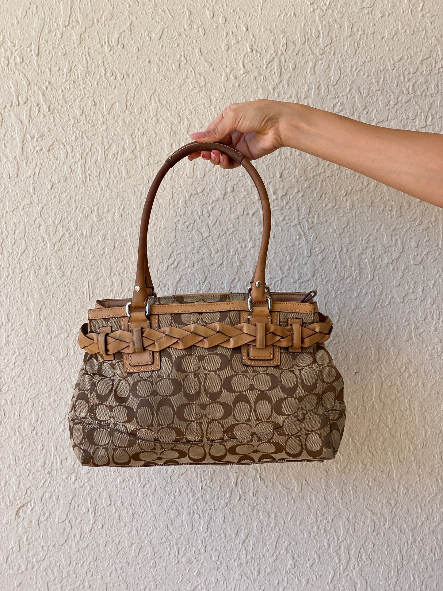 حقيبة كتف Coach Hampton Carryall Signature C Monogram Purse من الجلد المضفر باللون الكاكي والبني