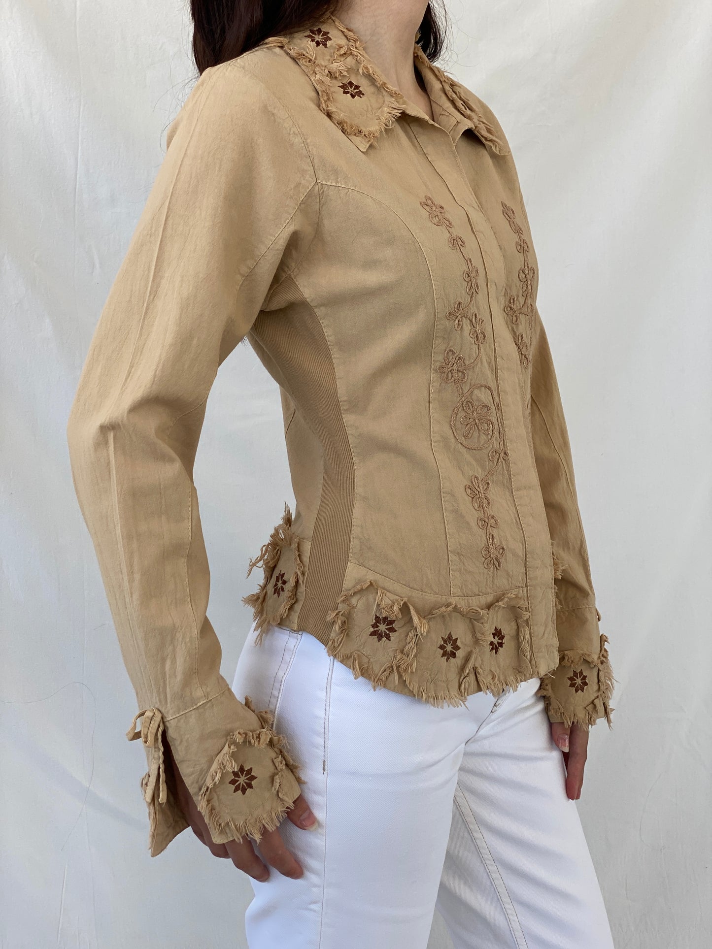 Unique Vintage Western Beige Floral Embroidered Frayed Patches Long Sleeve Button Up Women’s Shirt - M