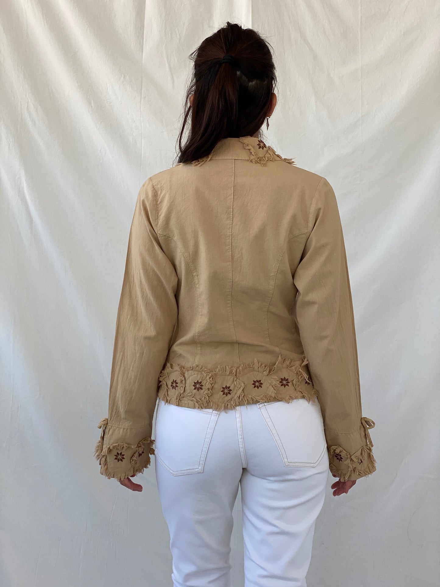 Unique Vintage Western Beige Floral Embroidered Frayed Patches Long Sleeve Button Up Women’s Shirt - M