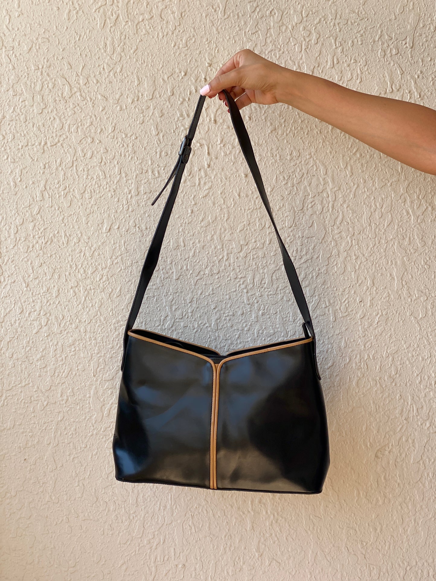 Vintage Y2K Black & Tan Contrast Trim Minimalist Shoulder Bag