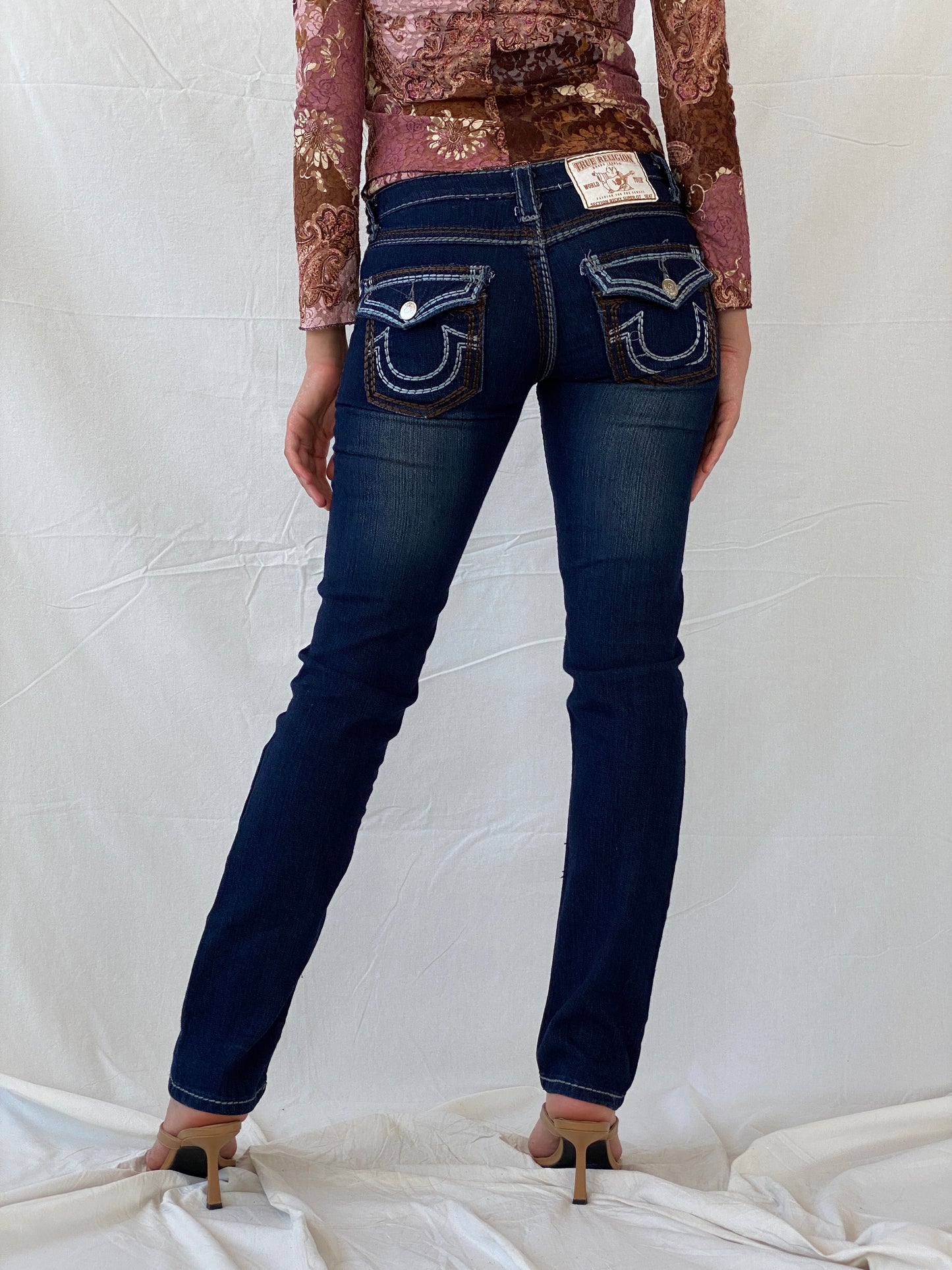 بنطلون جينز ضيق للغاية من True Religion بغرزة كبيرة Y2K