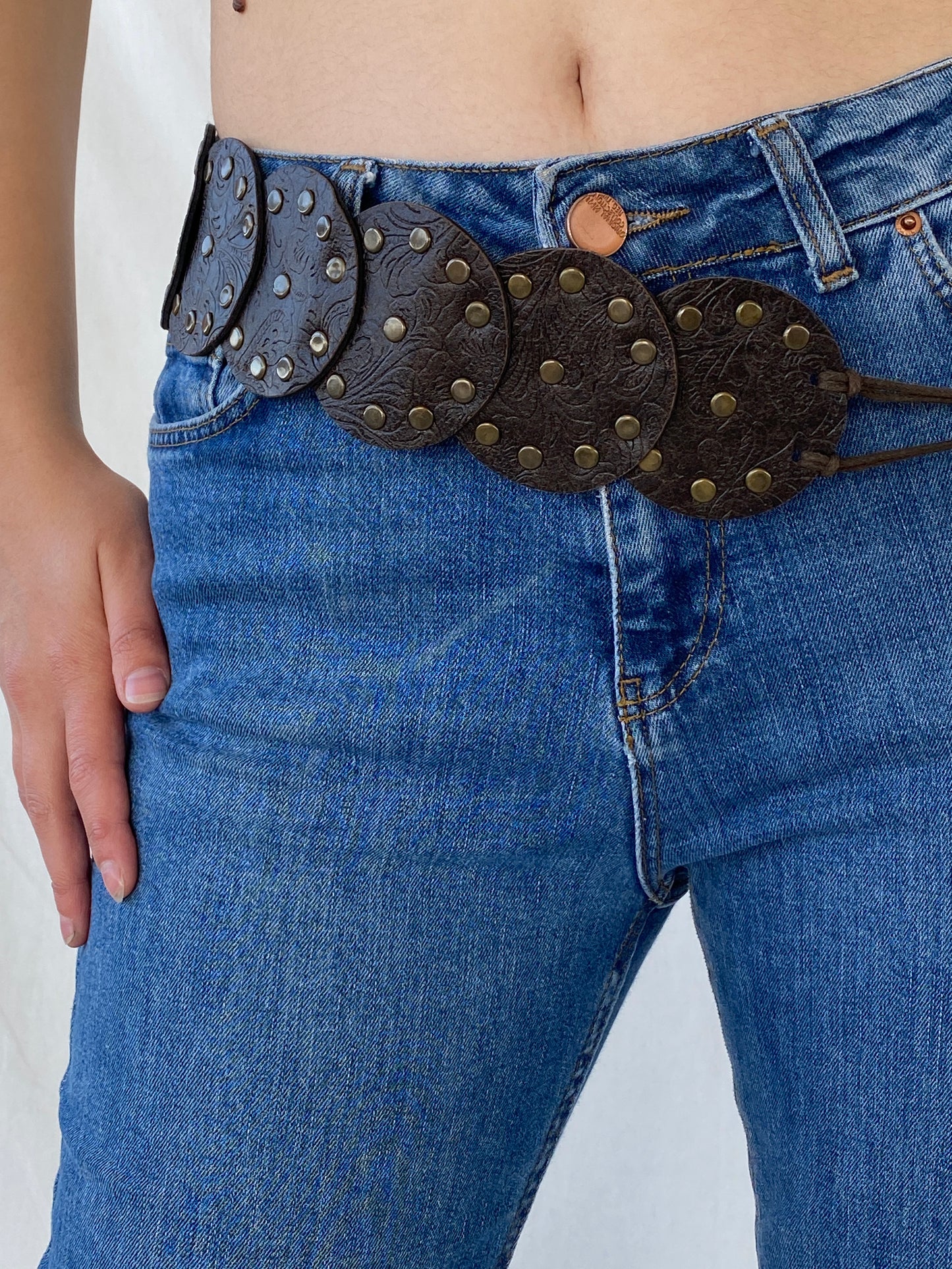 حزام خصر من الجلد البني بتصميم غربي عتيق