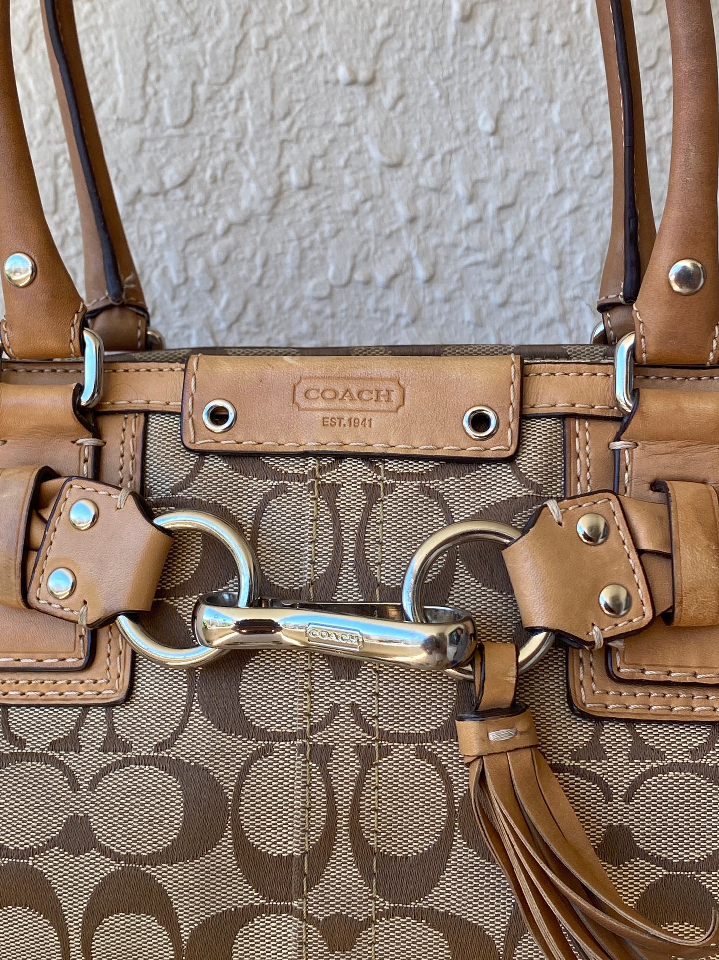 حقيبة كتف Coach Hampton Carryall Signature C Monogram Purse من الجلد المضفر باللون الكاكي والبني
