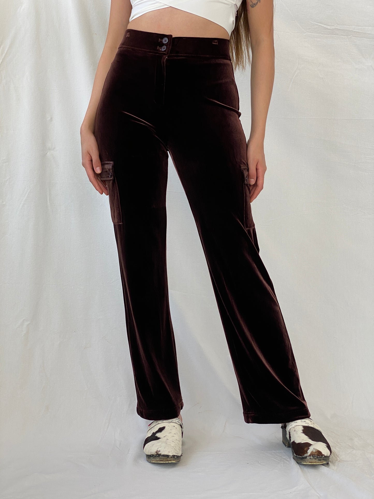 بنطلون ويلي سميث من المخمل البني الحريري مع جيوب وساق مستقيمة - مقاس صغير