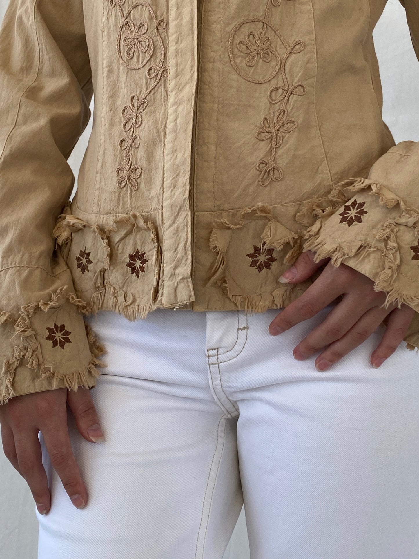 Unique Vintage Western Beige Floral Embroidered Frayed Patches Long Sleeve Button Up Women’s Shirt - M