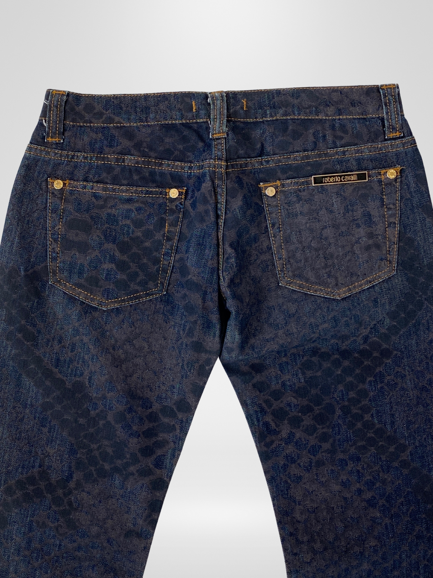 بنطلون جينز روبرتو كافالي بطبعة زواحف وخصر منخفض - مقاس صغير