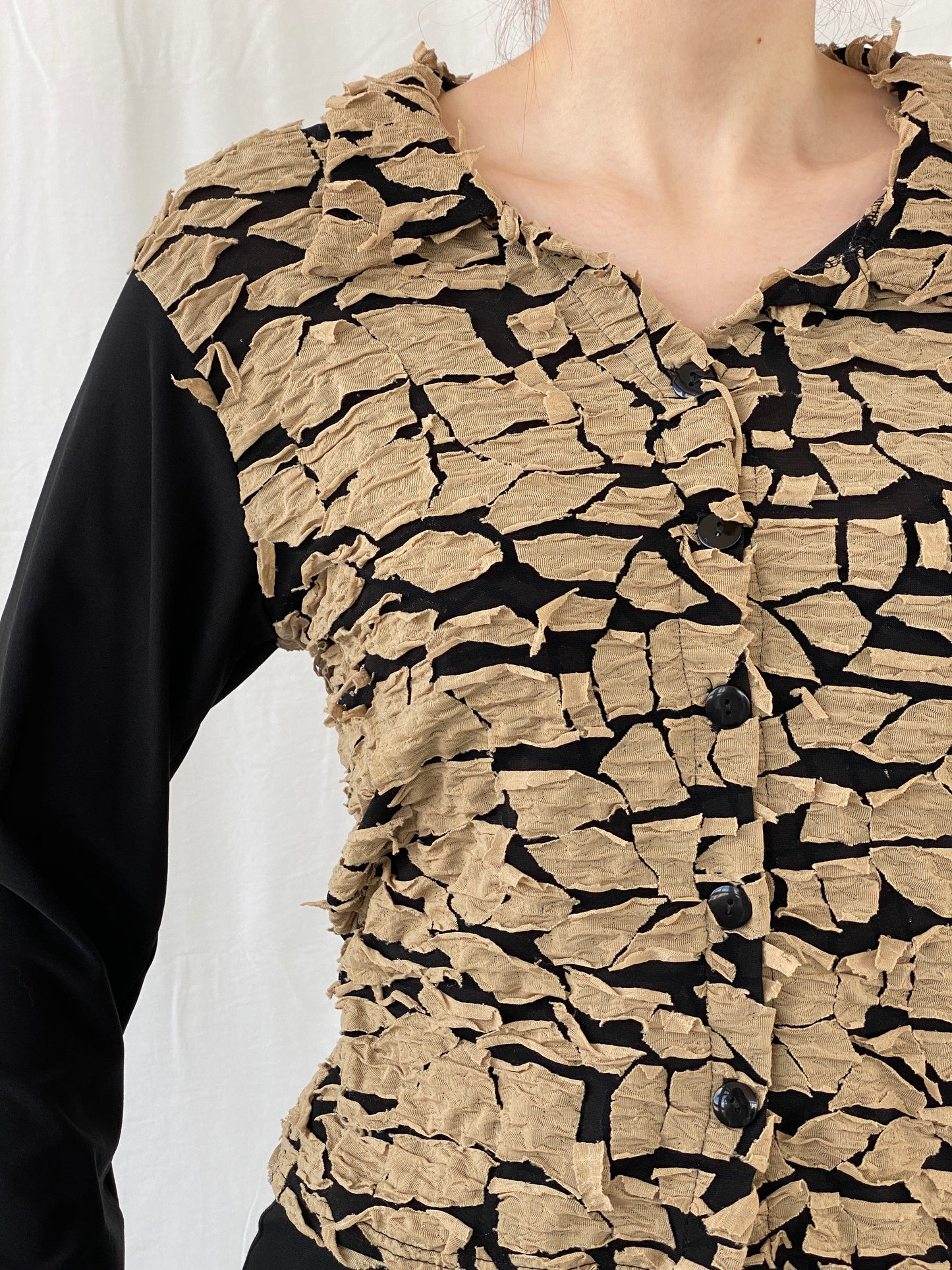 قميص نسائي عتيق Y2K INTOWN بأكمام طويلة وأزرار باللونين الأسود والبيج - مقاس كبير