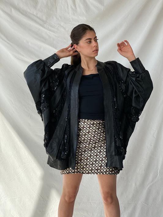 جاكيت بومبر من الجلد الأسود المزين بالخرز من الثمانينيات - مقاس XL