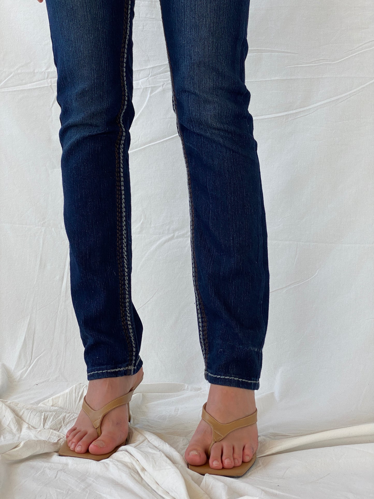 بنطلون جينز ضيق للغاية من True Religion بغرزة كبيرة Y2K
