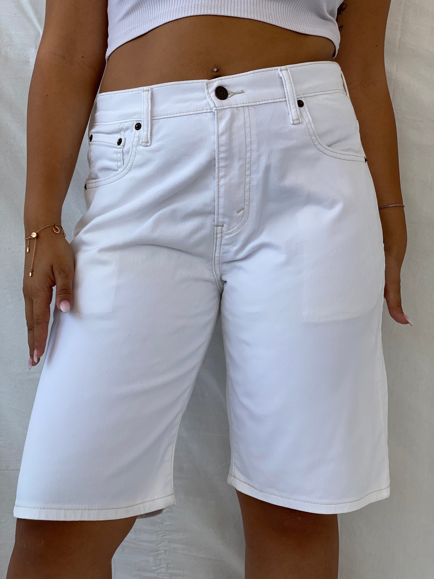 شورت برمودا أبيض عتيق من Levi's 569 - W30