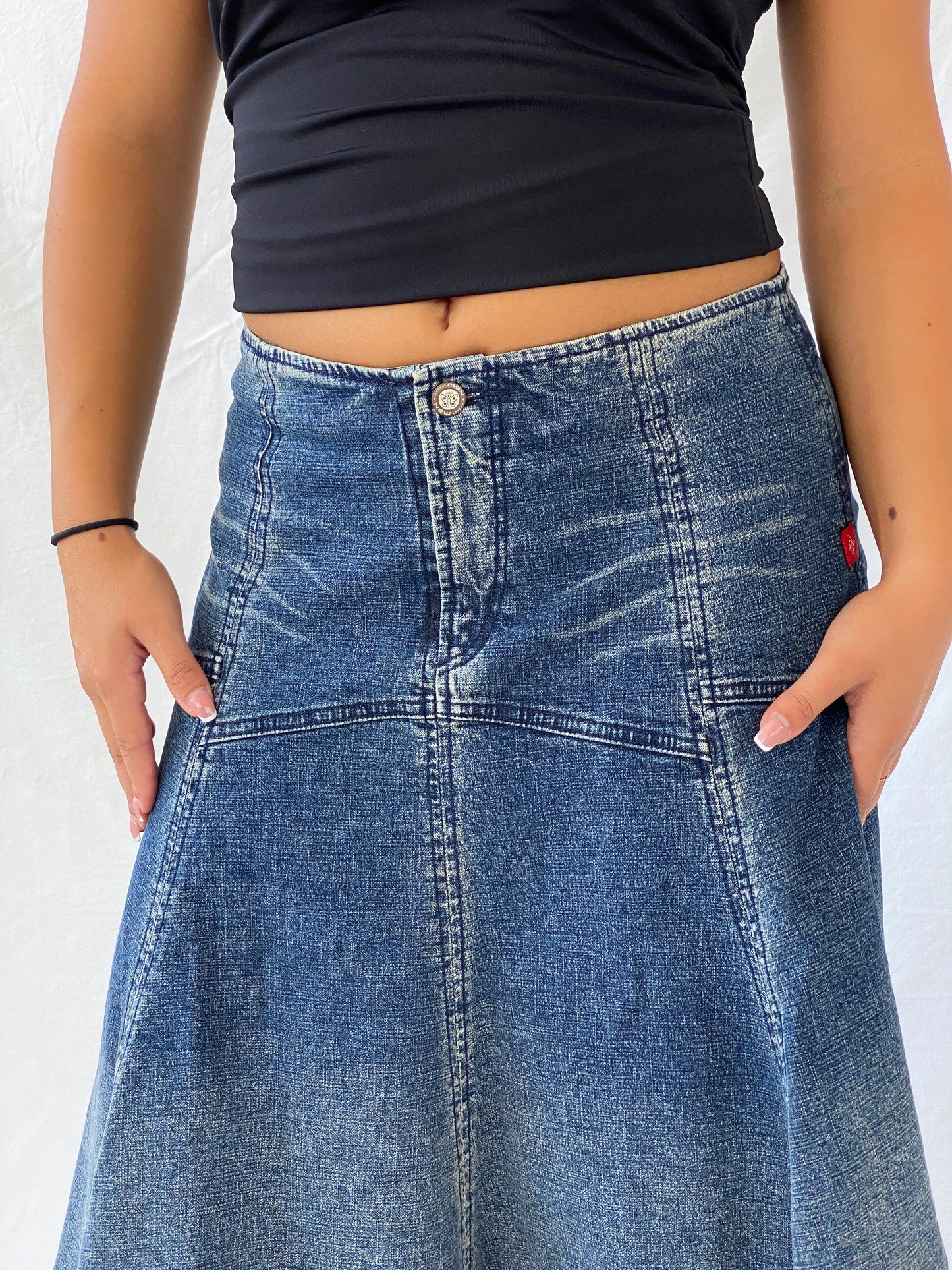 تنورة جينز متوسطة الطول بتصميم غير متماثل من نيو لندن Y2K - مقاس كبير