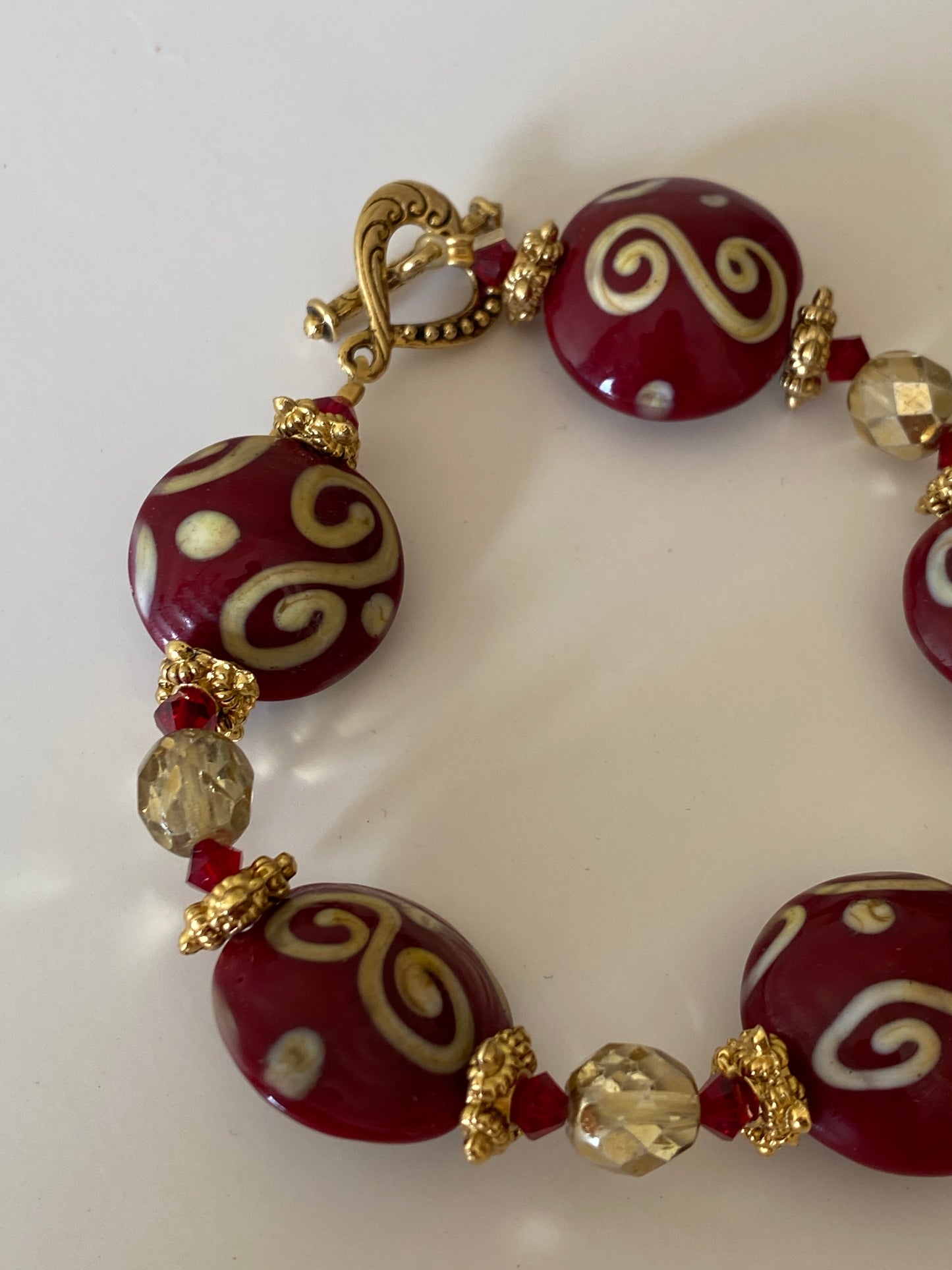 Vintage Lampwork Glass Bead Bracelet Red Swirl Beads with Gold-Tone Toggle Clasp
