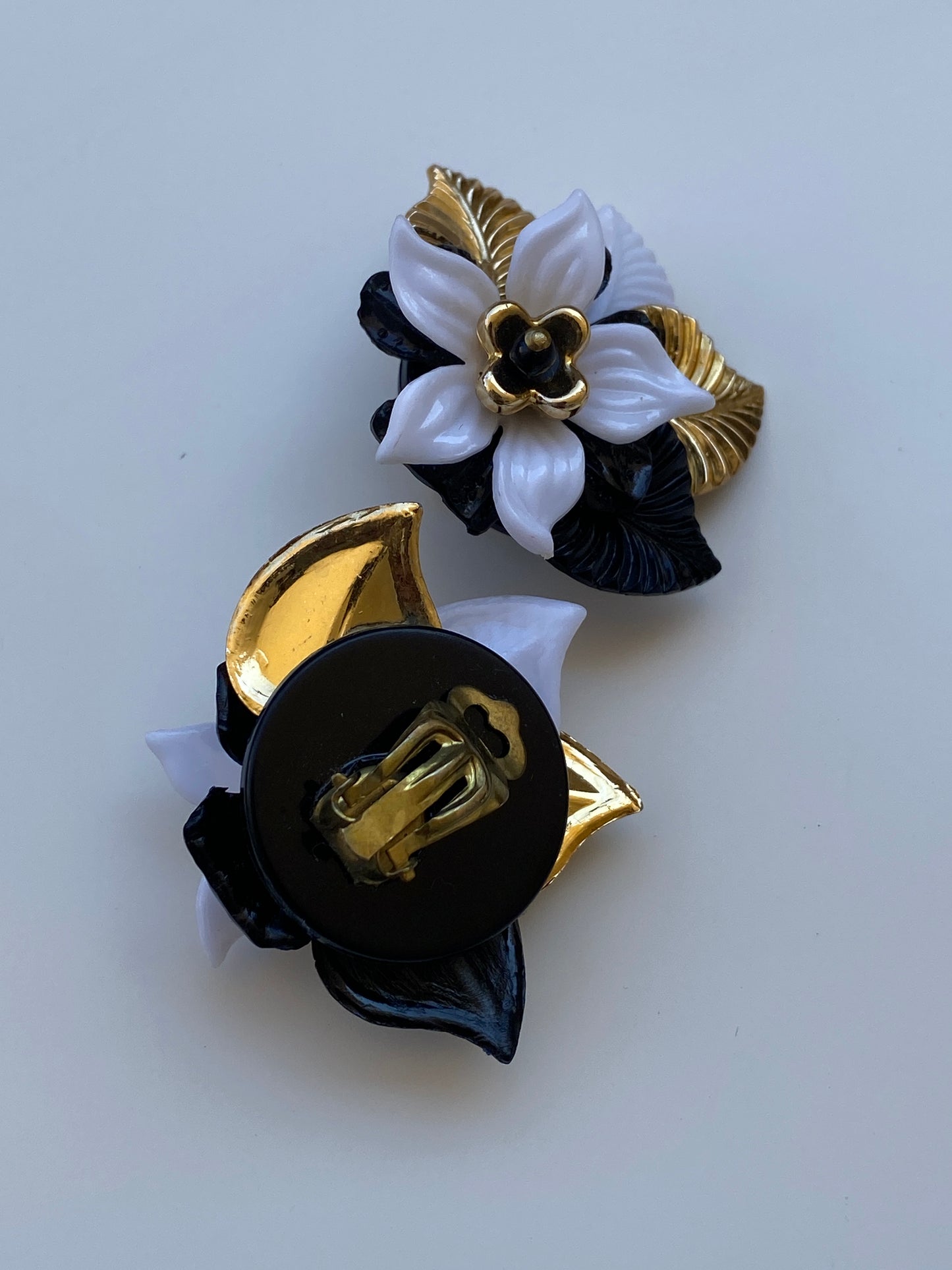 Vintage Black & White Floral Clip-On Earrings with Gold Tone Leaves – Statement Retro Jewelry