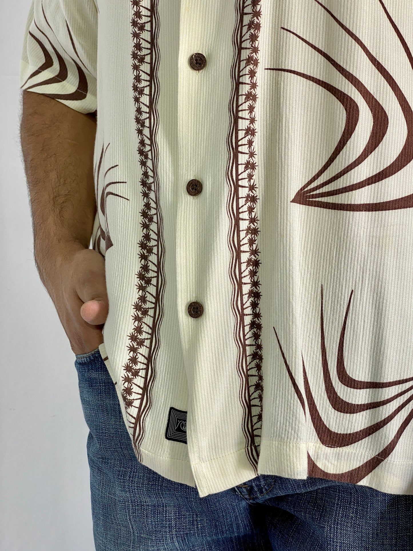 قميص رايون قبيلي بتصميم نخيل تجريدي من Quiksilver إصدار فضي عتيق - مقاس XL