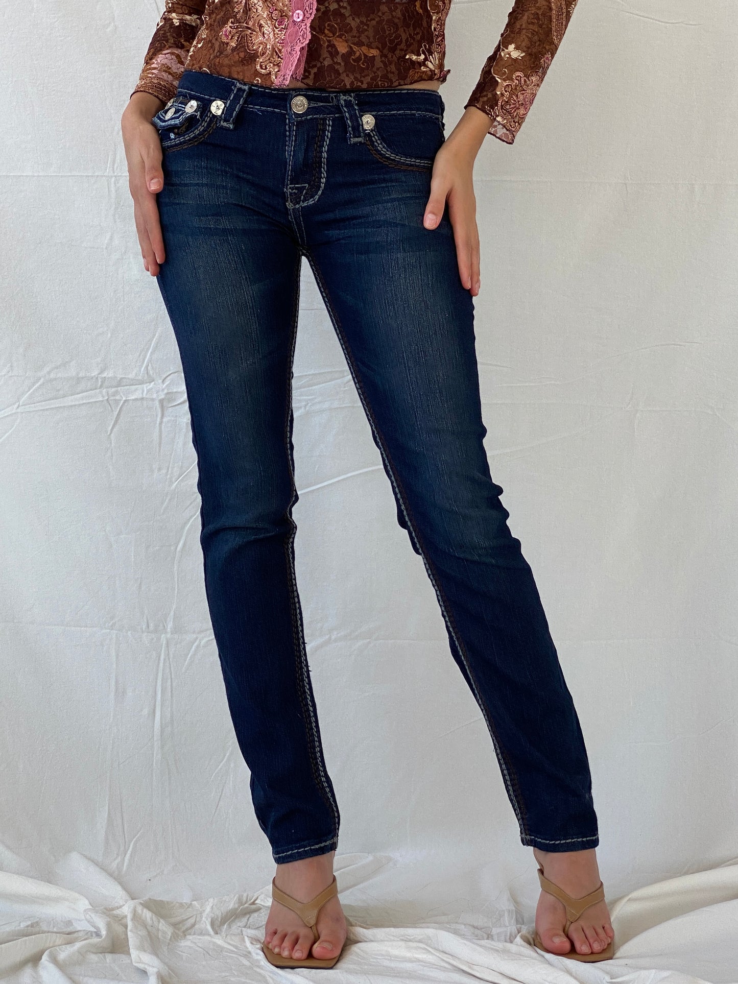 بنطلون جينز ضيق للغاية من True Religion بغرزة كبيرة Y2K