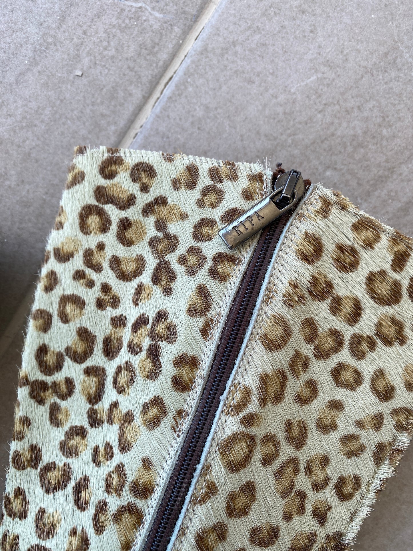 حذاء بكعب عالٍ بطبعة جلد الفهد من RIPA Italy Vintage