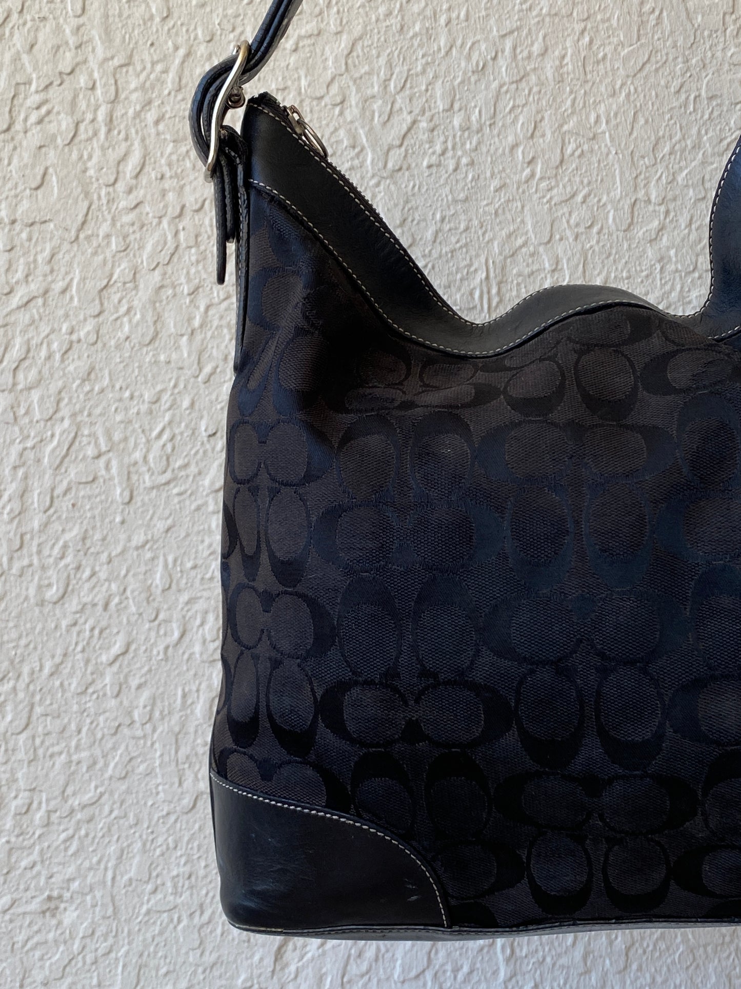 Coach Black Canvas & Leather Shoulder Bag Coach Signature Purse #J2K-6346