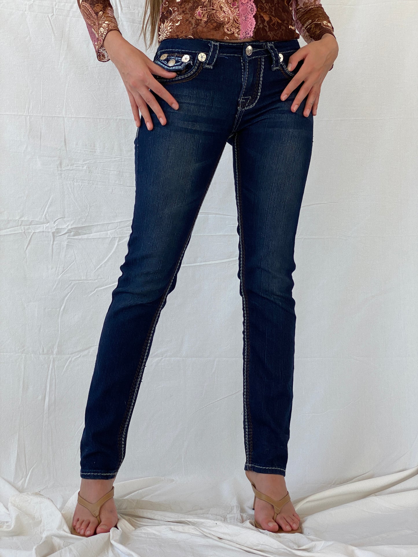 بنطلون جينز ضيق للغاية من True Religion بغرزة كبيرة Y2K