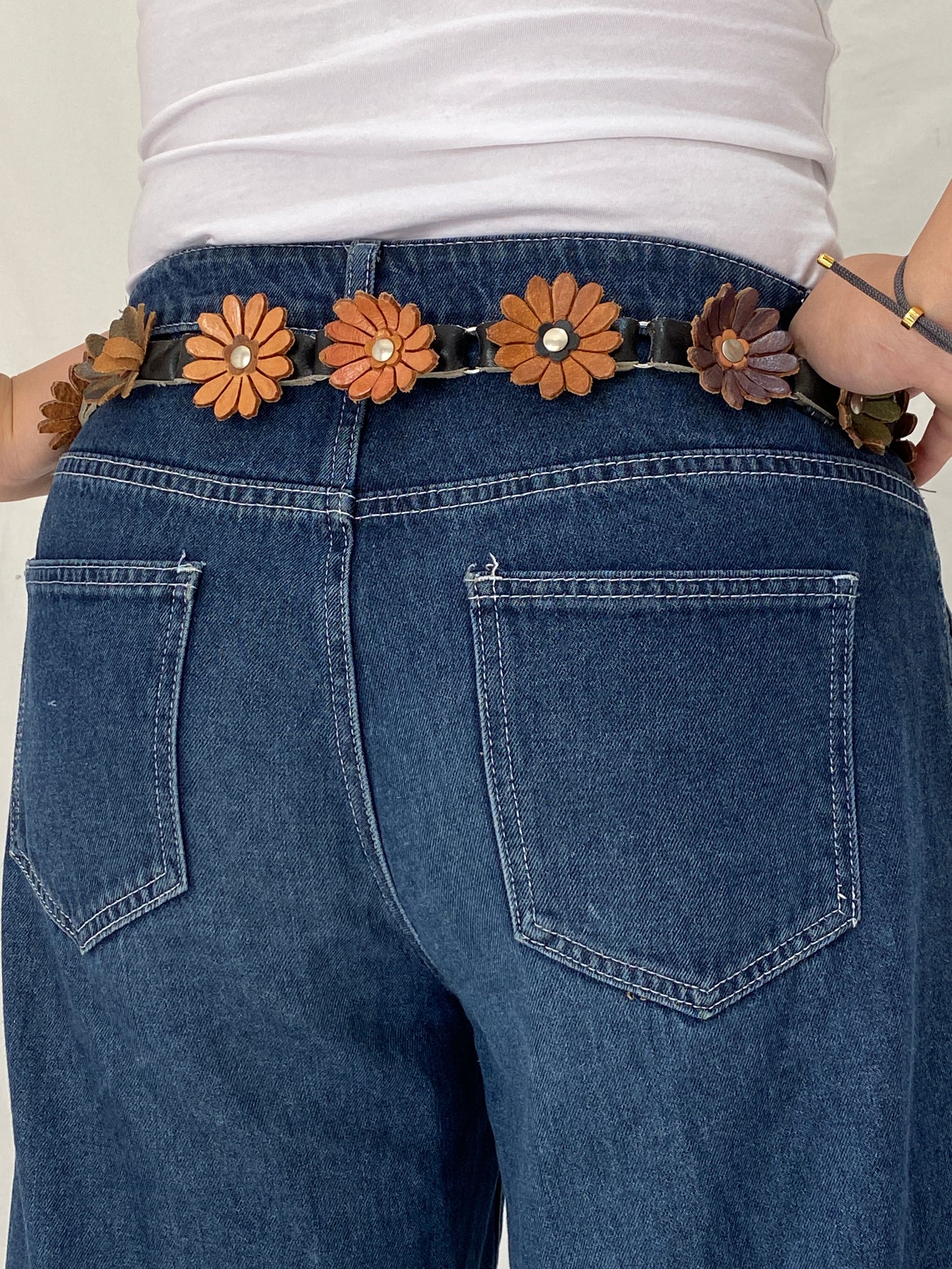 Vintage Leather Flower Chain Belt Boho Y2K Daisy Waist Belt with Dangling Charm