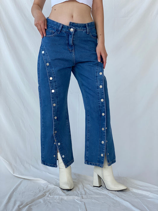 بنطلون جينز نسائي متوسط الارتفاع بمشبك كبس غير متماثل من MCN Fashion - 40 يورو