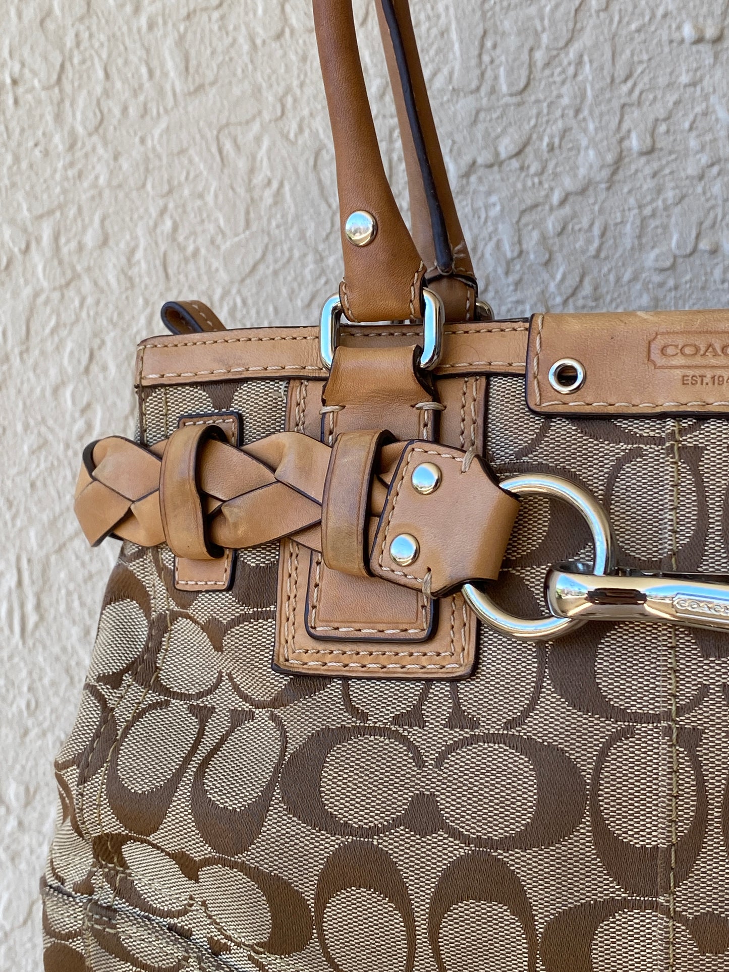 حقيبة كتف Coach Hampton Carryall Signature C Monogram Purse من الجلد المضفر باللون الكاكي والبني