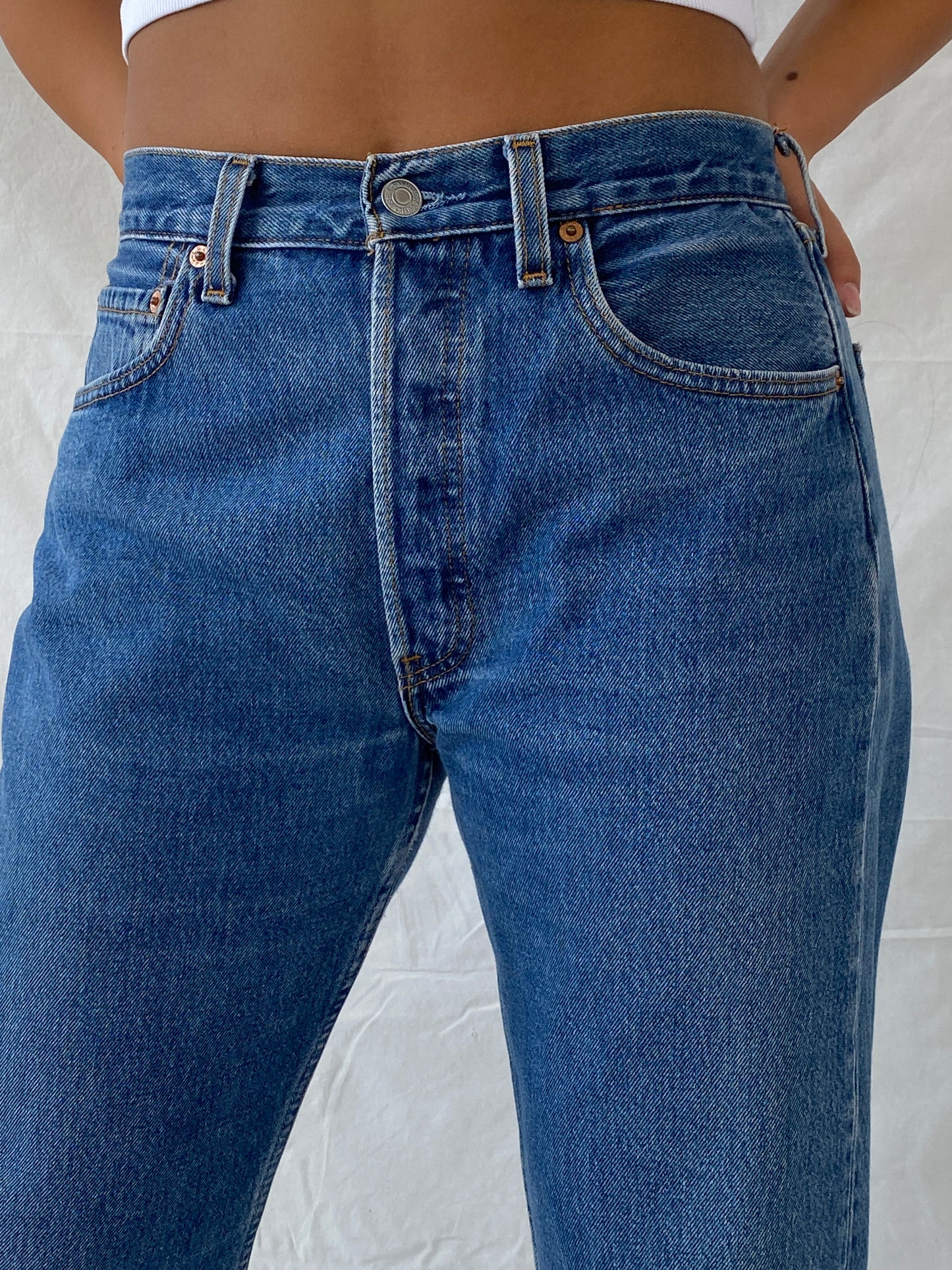بنطلون جينز نسائي من Levis 501 Cut