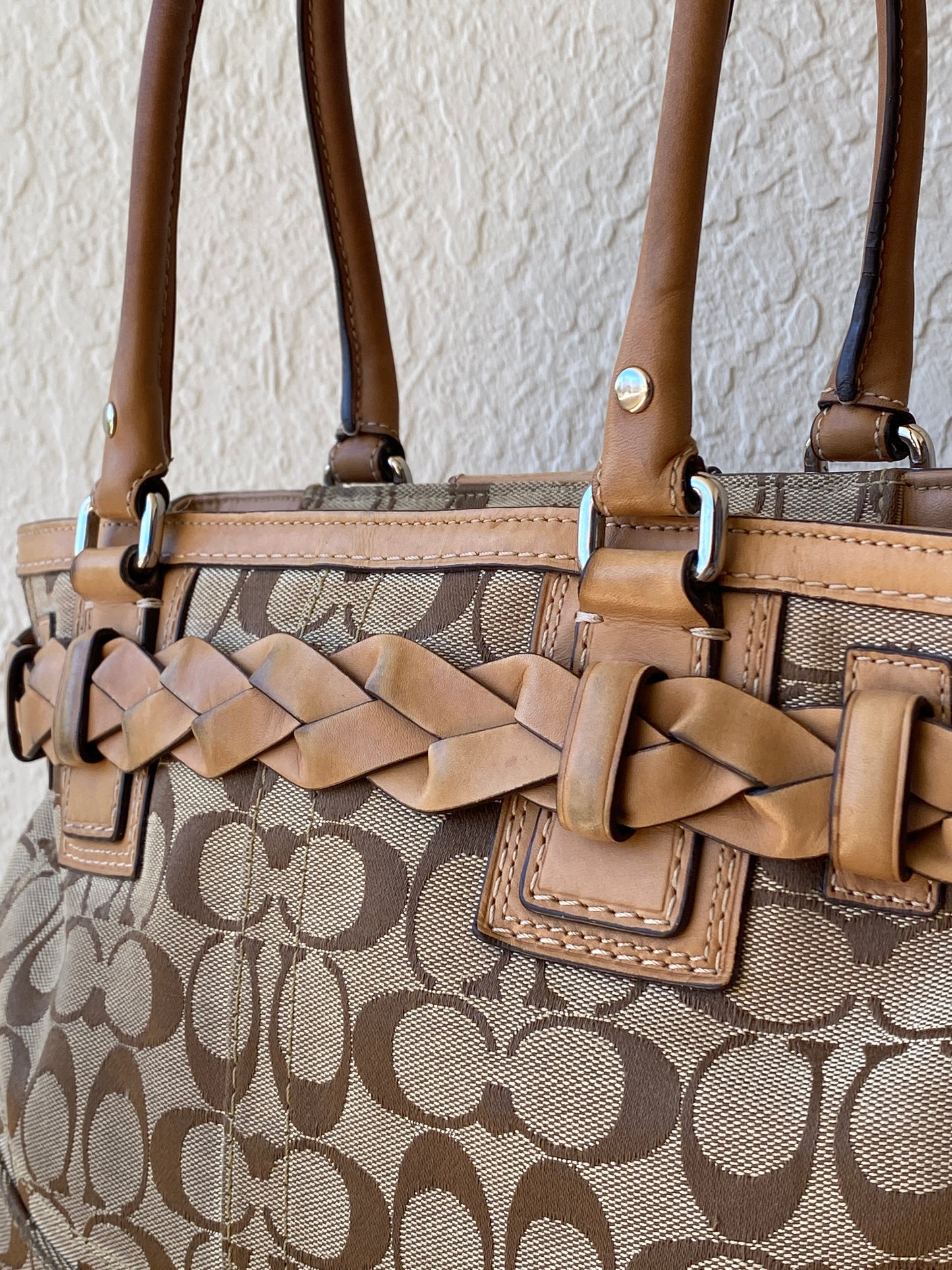 حقيبة كتف Coach Hampton Carryall Signature C Monogram Purse من الجلد المضفر باللون الكاكي والبني