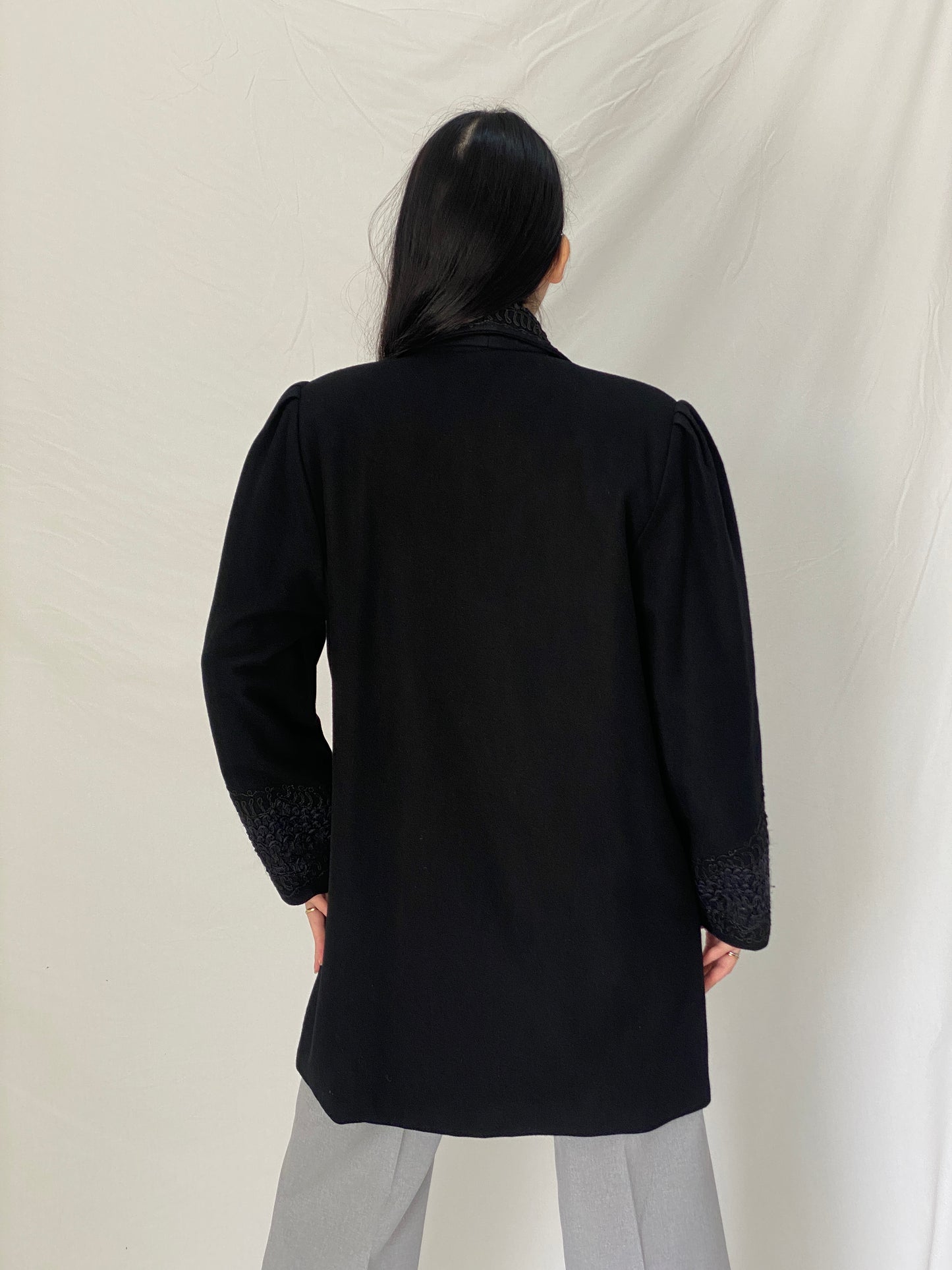 Vintage Black Embroidered Elegant Tailored Long Blazer Coat with Textured Lapel – L