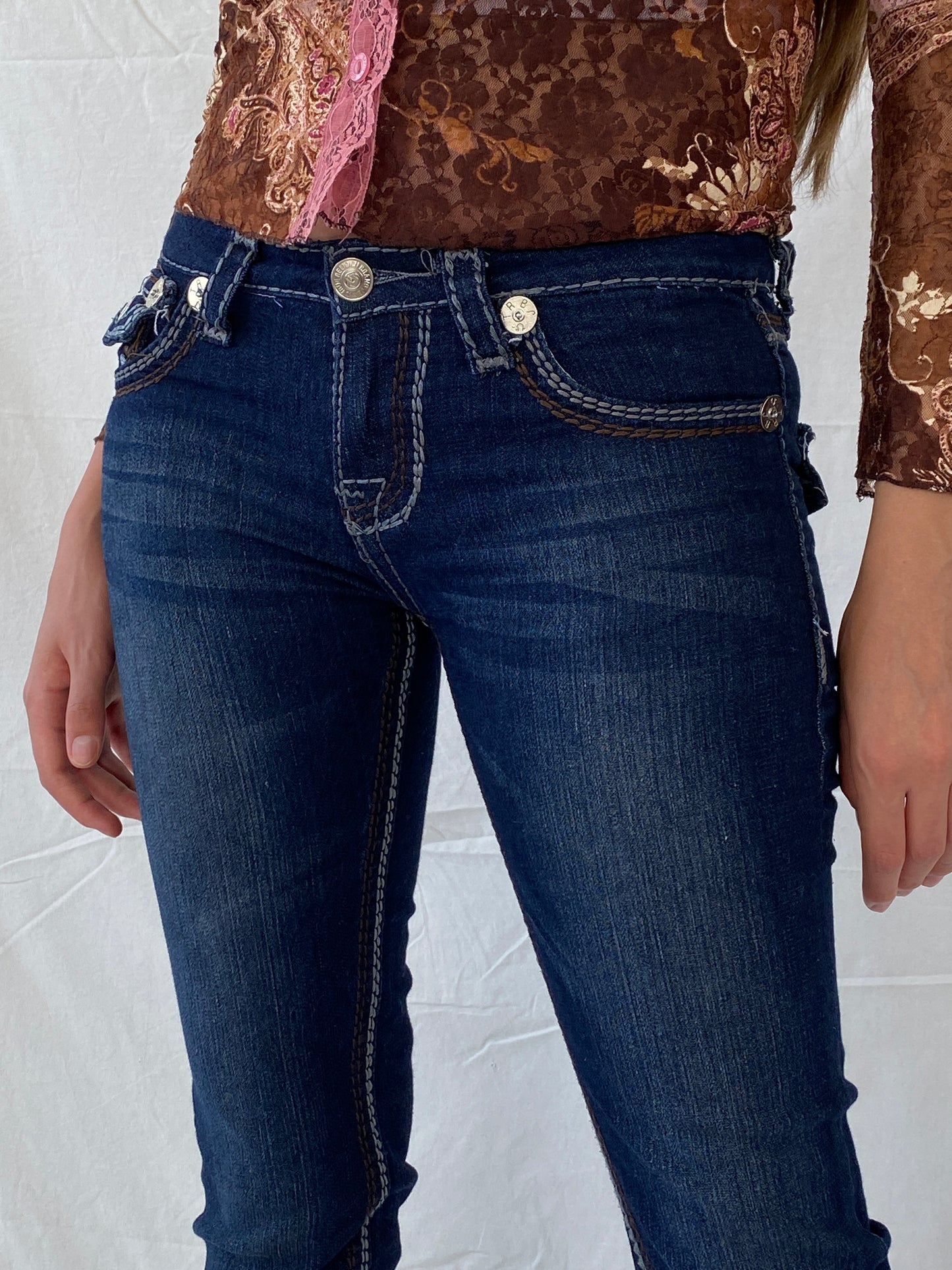 بنطلون جينز ضيق للغاية من True Religion بغرزة كبيرة Y2K