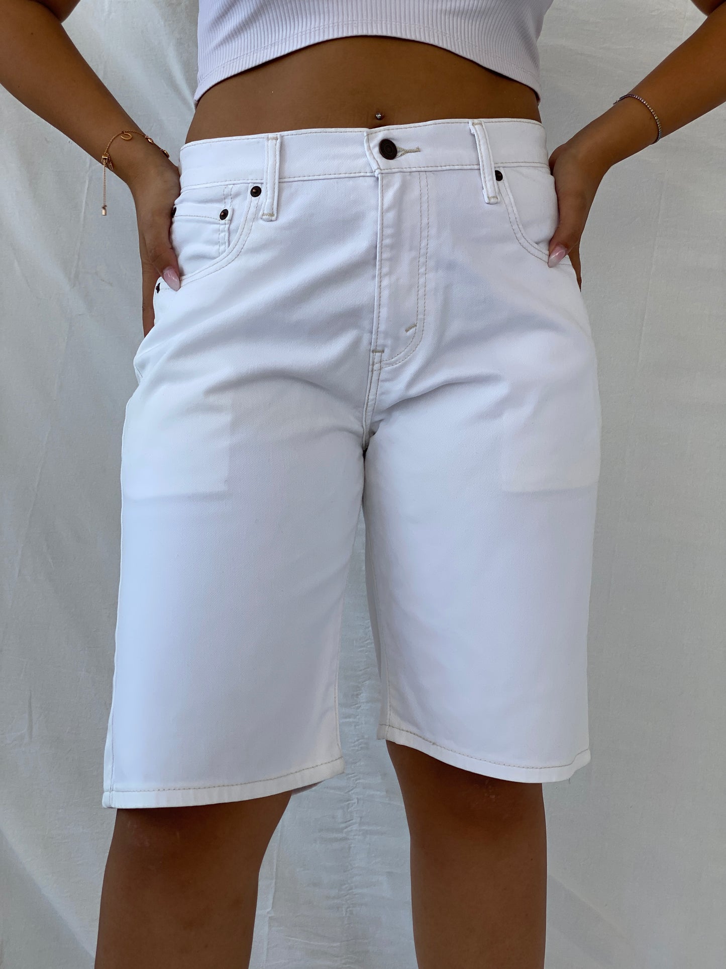 شورت برمودا أبيض عتيق من Levi's 569 - W30