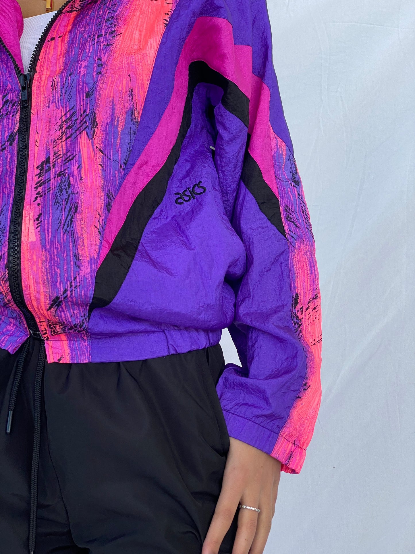 Vintage 90s ASICS Windbreaker Jacket - Balagan Vintage Windbreaker Jacket 90s, nylon, outerwear, vintage, windbreaker, windbreaker jacket