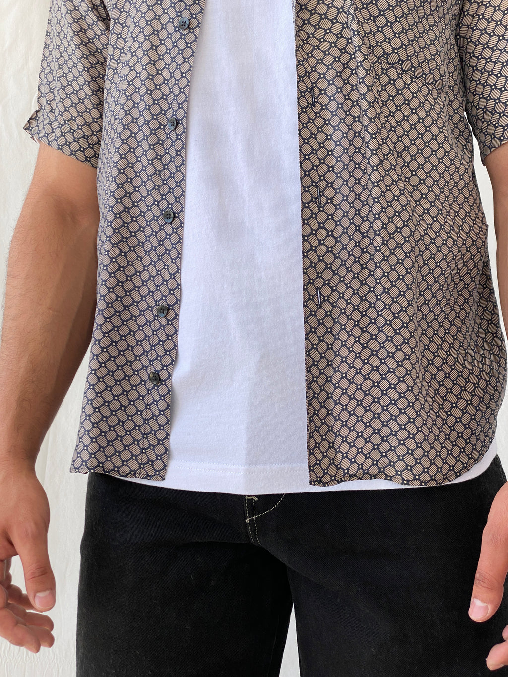 Vintage SILK UOMO by NAK Men’s Beige Navy Short Sleeve Silk Shirt - S