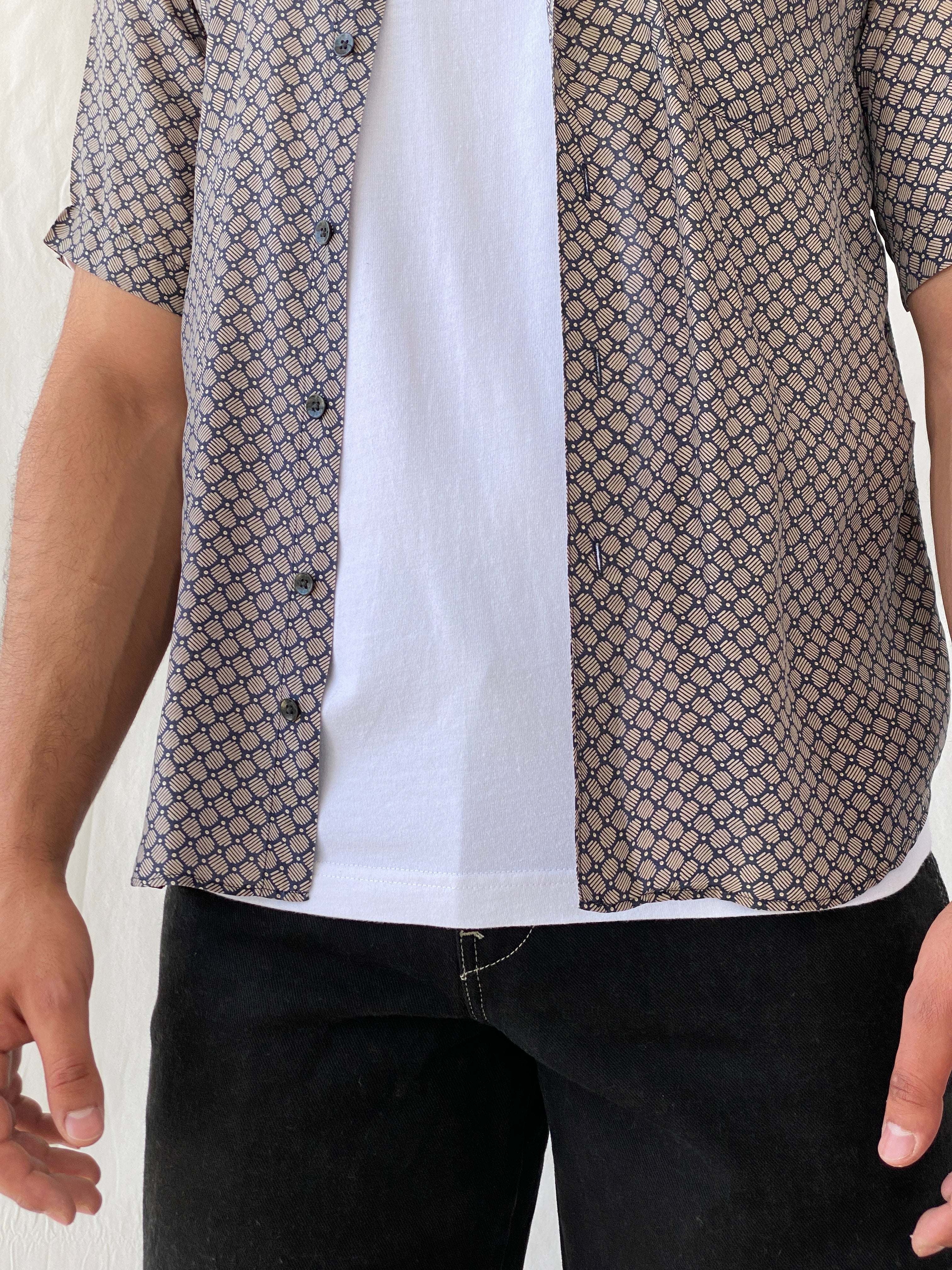 Vintage SILK UOMO by NAK Men’s Beige Navy Short Sleeve Silk Shirt - S