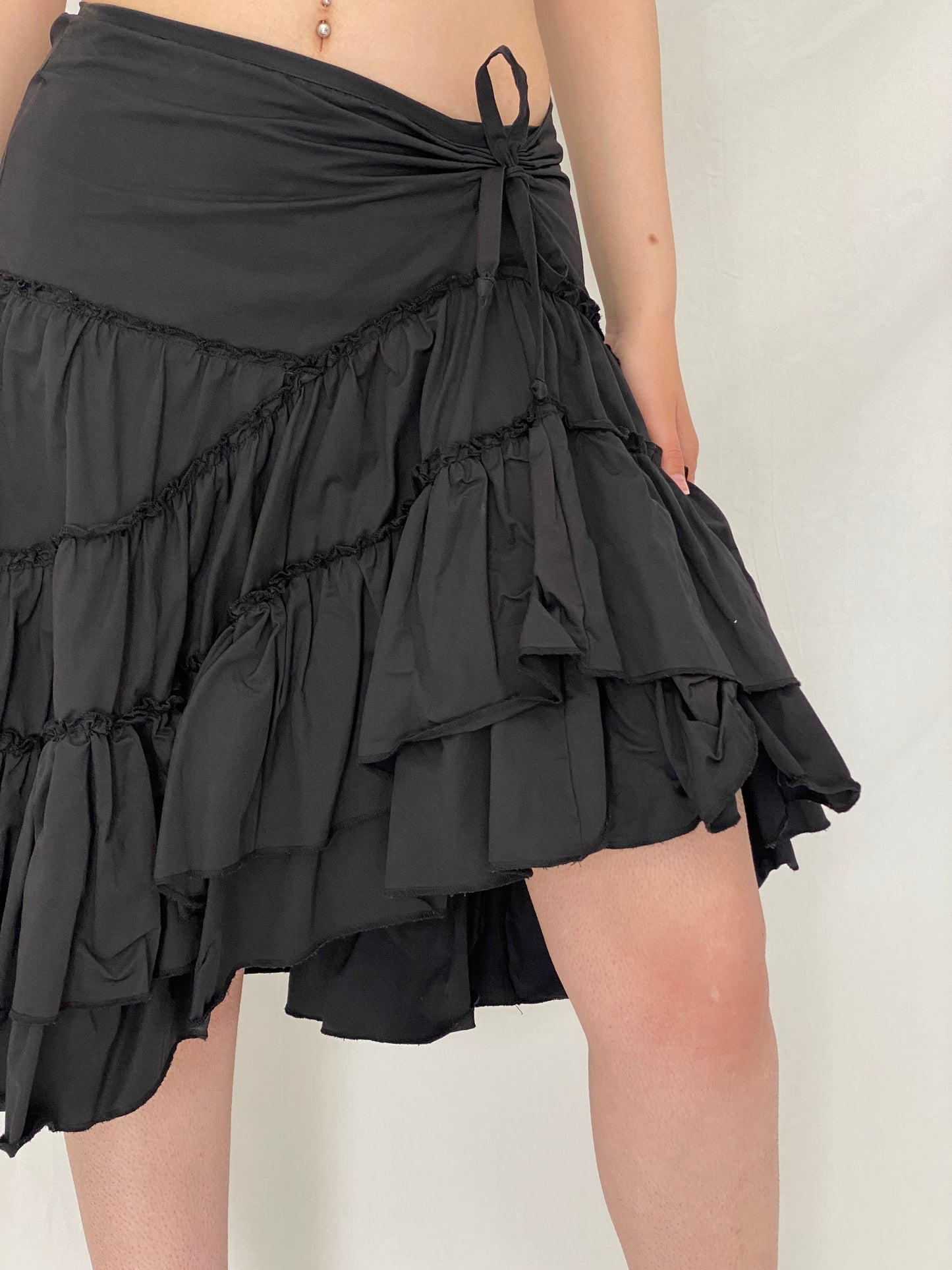 Statement Vintage Y2K Black Ruched Ruffle Tiered Midi Skirt – M