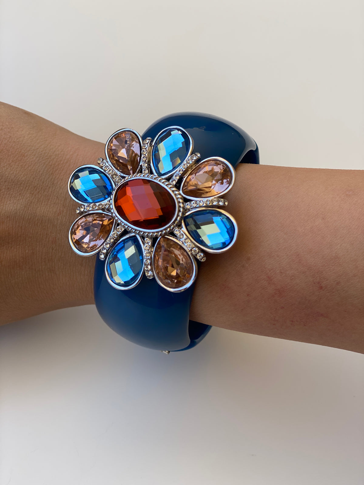 Y2K Cobalt Blue Rhinestone Flower Hinge Cuff Bracelet Chunky Bangle Y2K Cobalt Blue Rhinestone Flower Hinge Cuff Bracelet Chunky Bangle