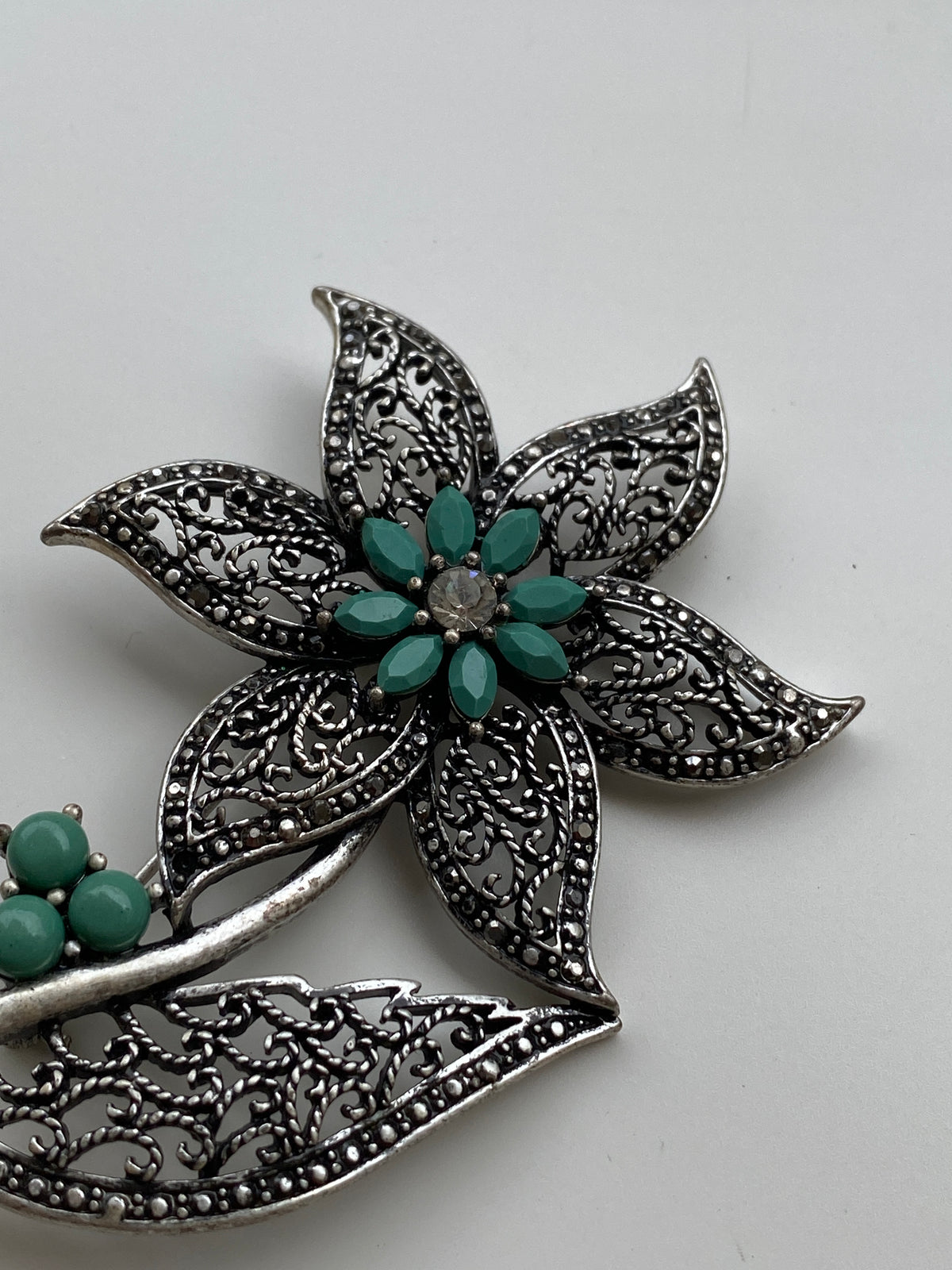 Vintage Silver Tone Filigree Flower Brooch with Green Stones – Ornate Floral Statement Pin Vintage Silver Tone Filigree Flower Brooch with Green Stones – Ornate Floral Statement Pin
