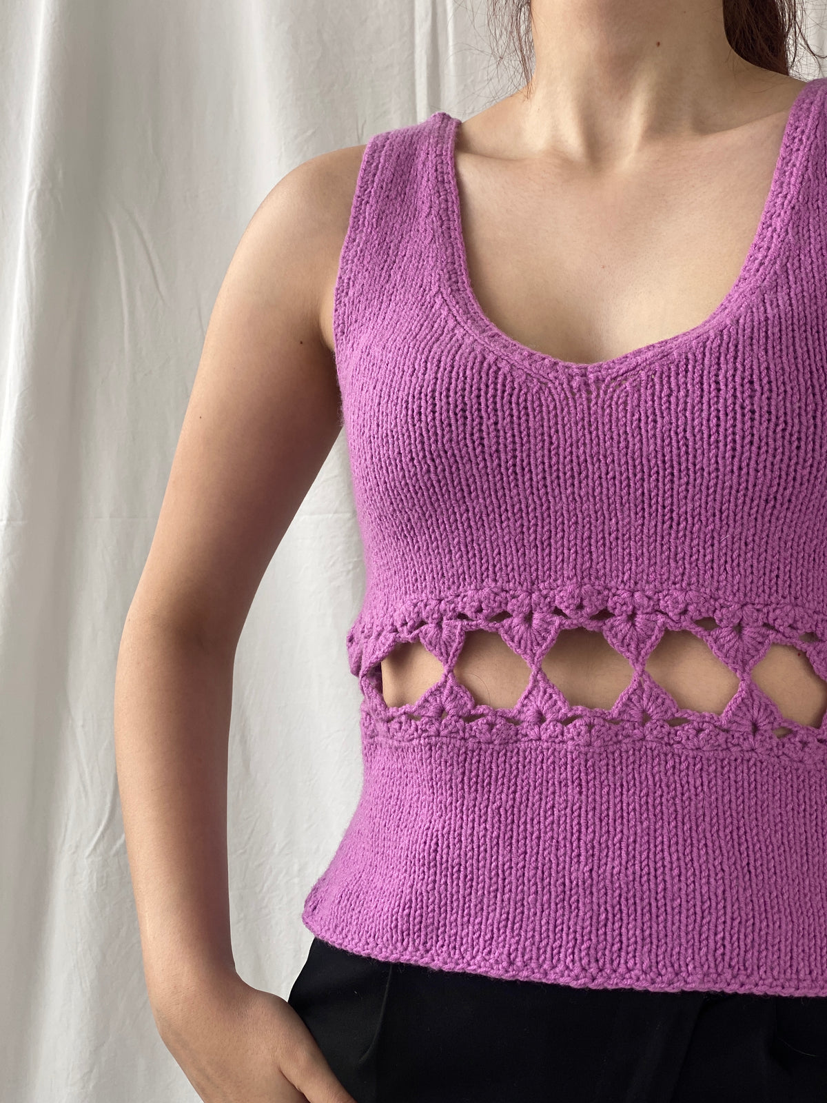Beautiful Ana Rousa Knitted Crochet Lilac Sleeveless Cutout Top - L Beautiful Ana Rousa Knitted Crochet Lilac Sleeveless Cutout Top - L