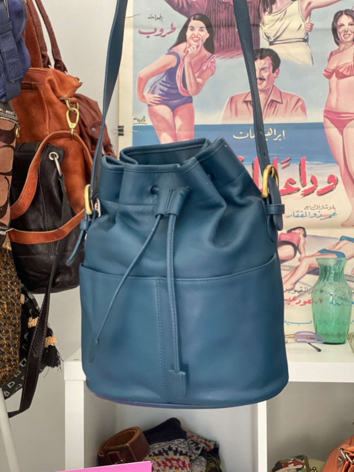 Vintage 1995 Coach Thompson 4151 Navy Blue Glovetanned Leather Drawstring Bucket Shoulder Bag Vintage 1995 Coach Thompson 4151 Navy Blue Glovetanned Leather Drawstring Bucket Shoulder Bag