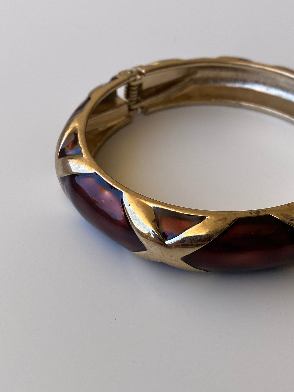Vintage Tortoiseshell Lucite & Gold Tone Hinged Bangle Bracelet 90s Resin Statement Cuff Vintage Tortoiseshell Lucite & Gold Tone Hinged Bangle Bracelet 90s Resin Statement Cuff
