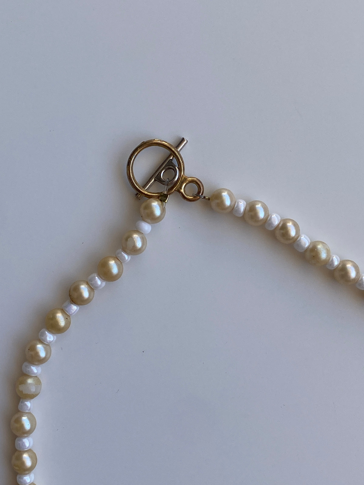 Vintage Y2K Cream & White Faux Pearl Long Strand Necklace with Gold-Tone Toggle Clasp