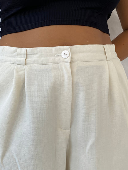 Vintage Lady Anne Loose Fit Walking Off-White Shorts - L