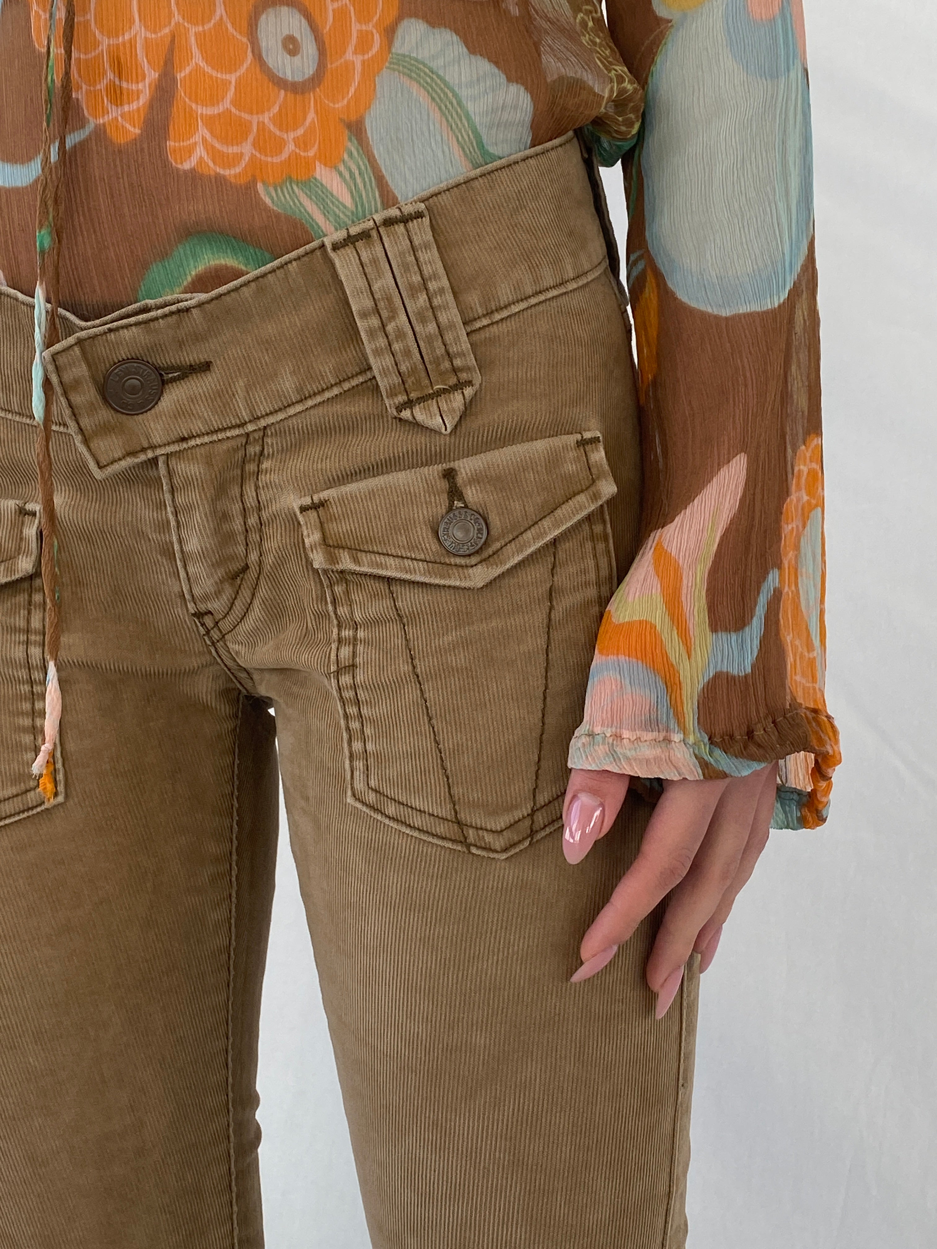 Vintage Levi’s 504 Slouch Flare Low Rise Bootcut Tan Corduroy Pants - 34EUR