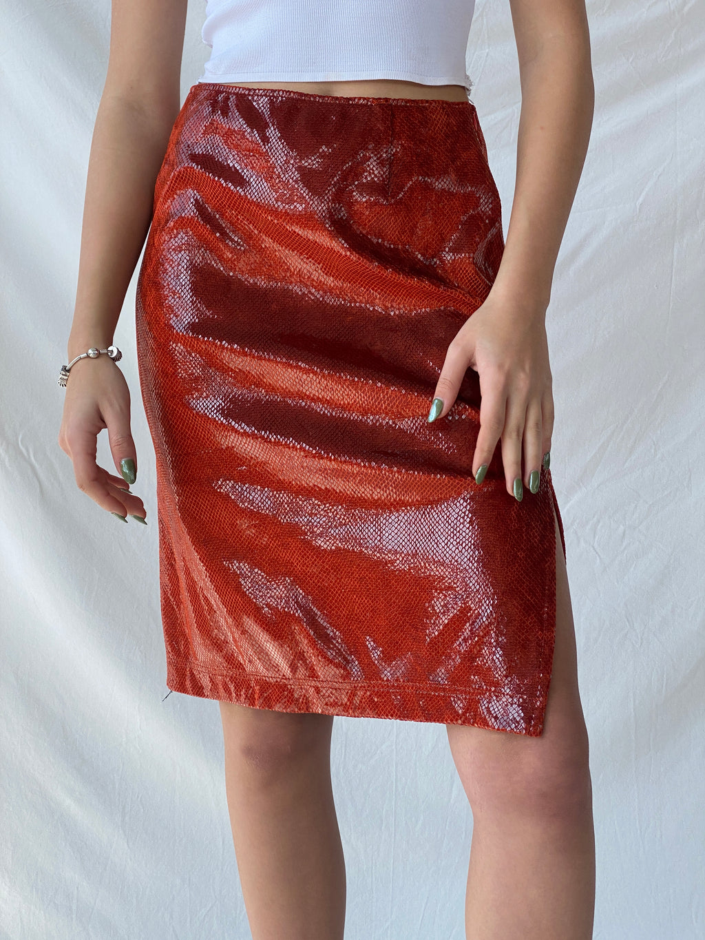 تنورة جين بول البرتقالية المعدنية متوسطة الطول للنساء من عام 2000 - مقاس M