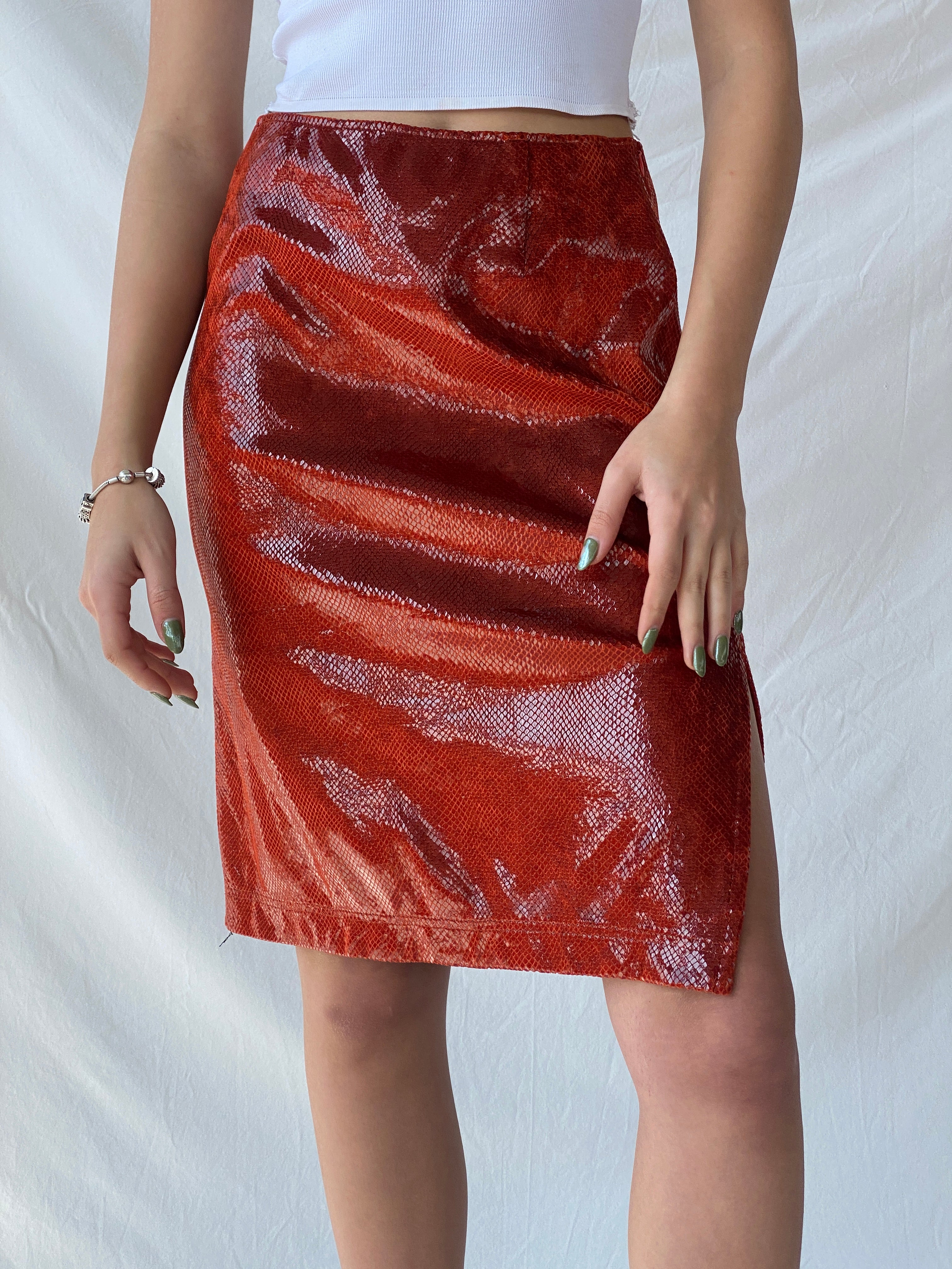 تنورة جين بول البرتقالية المعدنية متوسطة الطول للنساء من عام 2000 - مقاس M