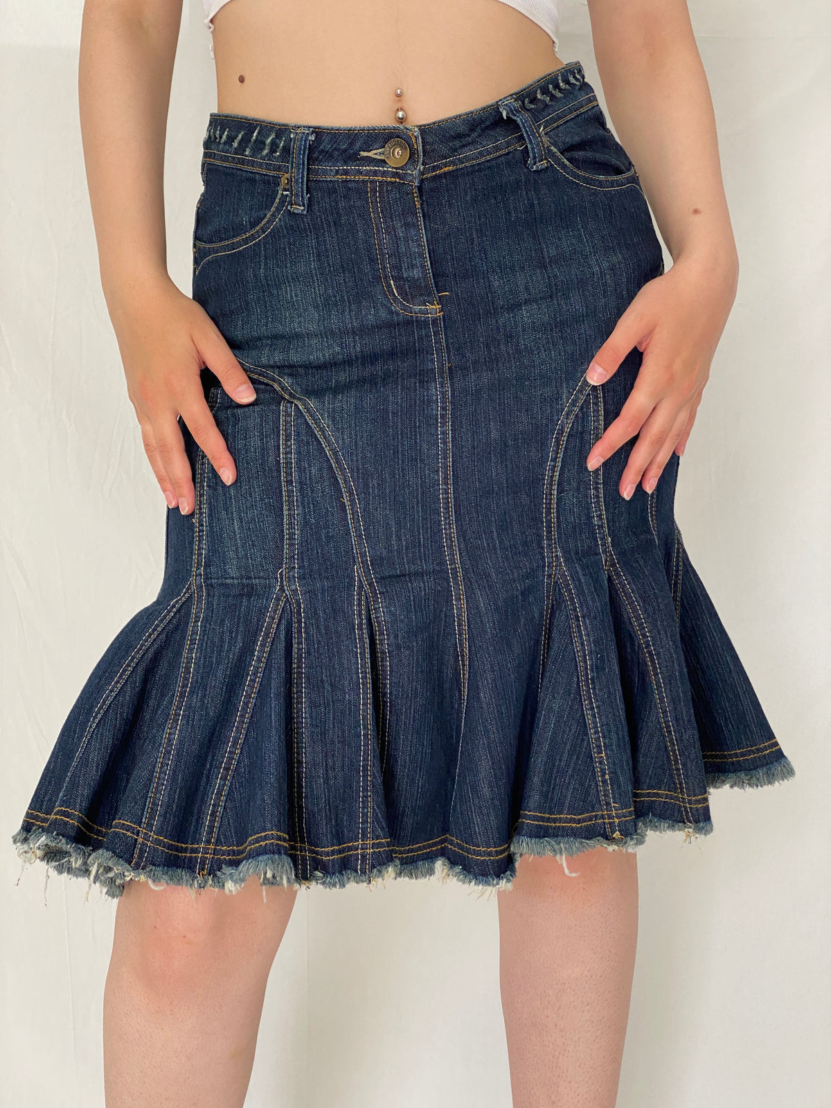 Y2K Jennyfer Dark Wash Ruffle Hem Denim Low Rise Flared Midi Skirt – S Y2K Jennyfer Dark Wash Ruffle Hem Denim Low Rise Flared Midi Skirt – S