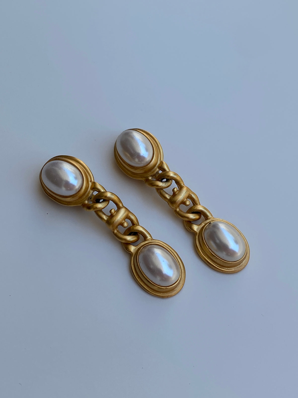 Vintage 1980s C Signed Gold-Tone Faux Pearl Chain Link Clip-On Drop Earrings Vintage 1980s C Signed Gold-Tone Faux Pearl Chain Link Clip-On Drop Earrings