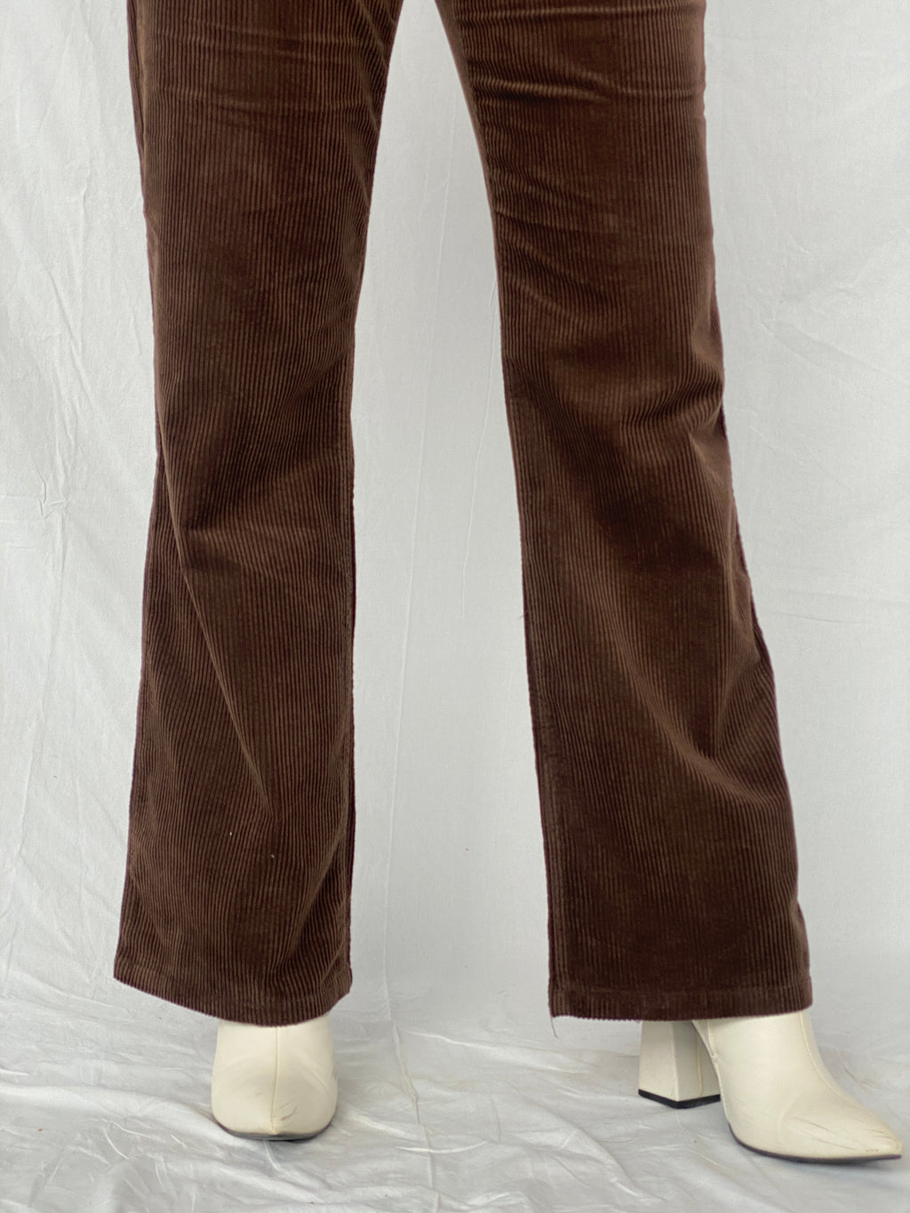 SOFIE D'HOORE بنطلون نسائي من قماش مخملي بني بقصة مستقيمة - 38 يورو