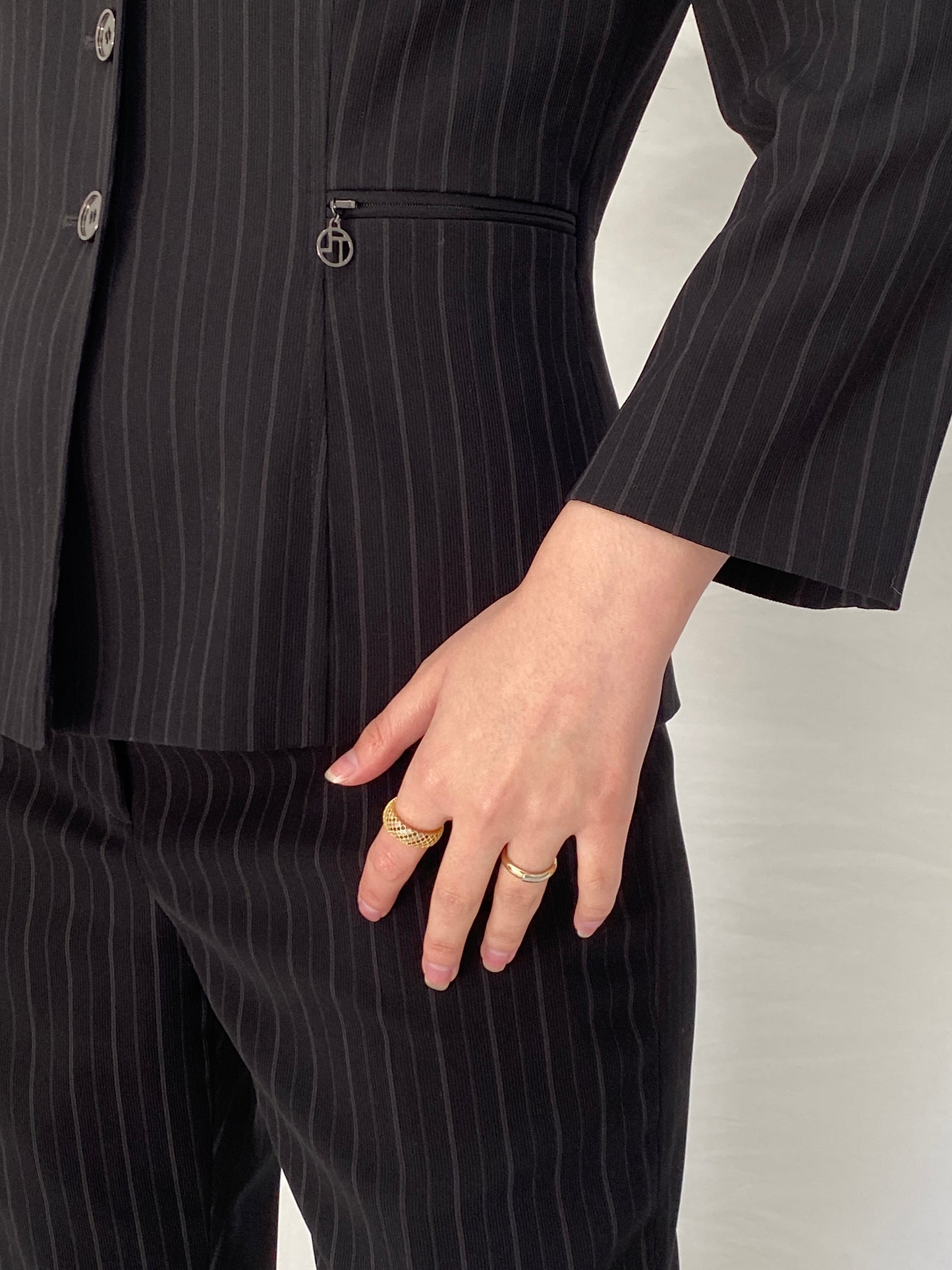 Vintage Tahari Arthur S. Levine Black Pinstripe Office Core Power Suit Tailored Blazer & Pants - M