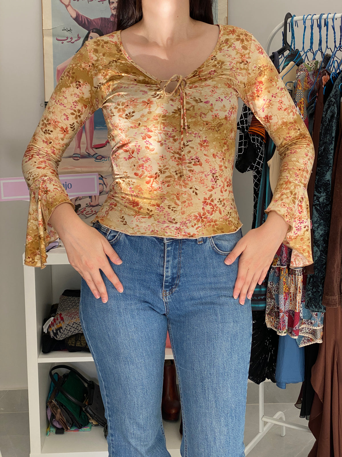Vintage Ambiance Beige Floral Ruched Bell Sleeve Top – S