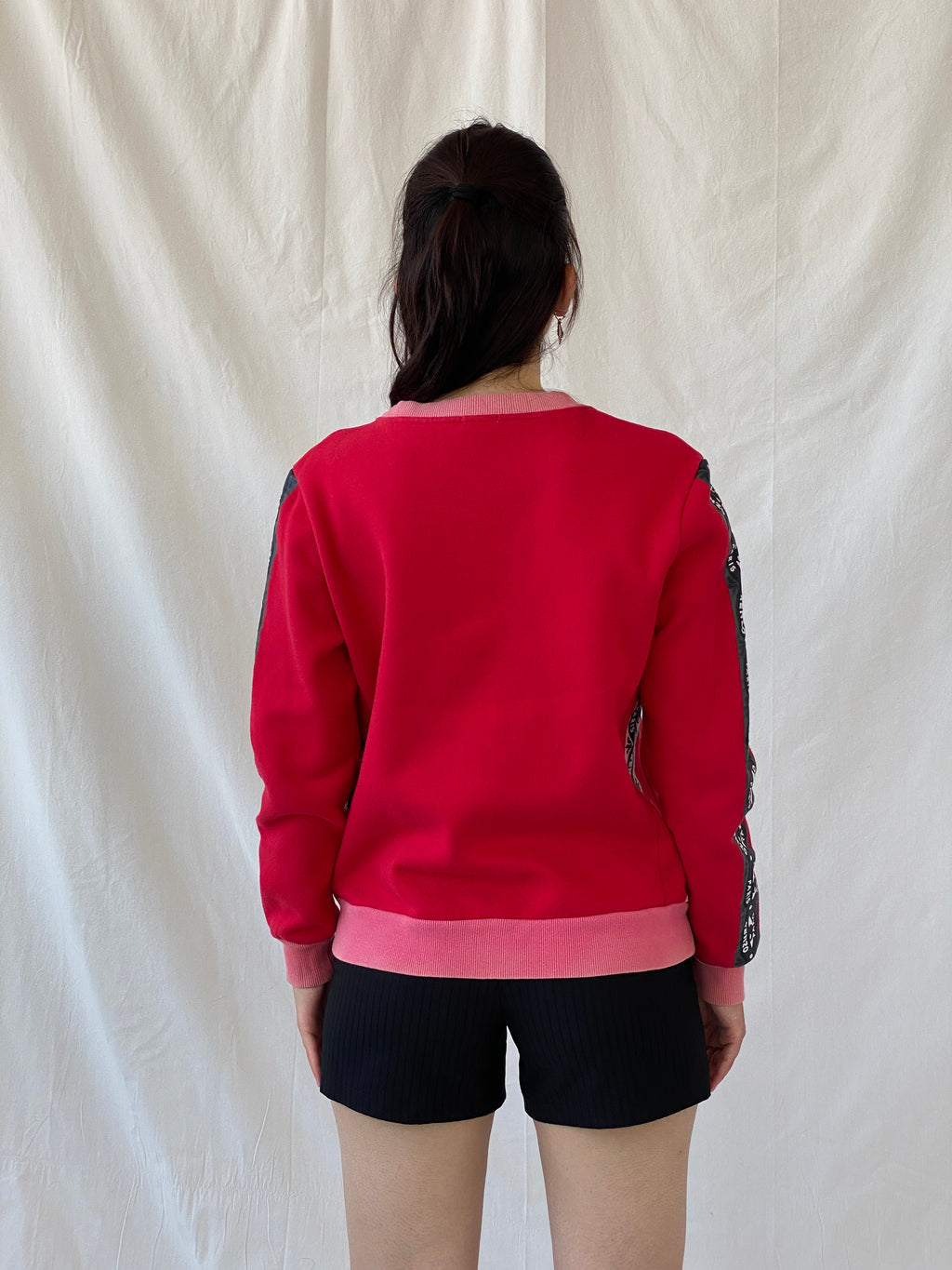 سترة كينزو باريس الحمراء من الصوف بطبعة عين، بياقة دائرية، قطن، مقاس صغير